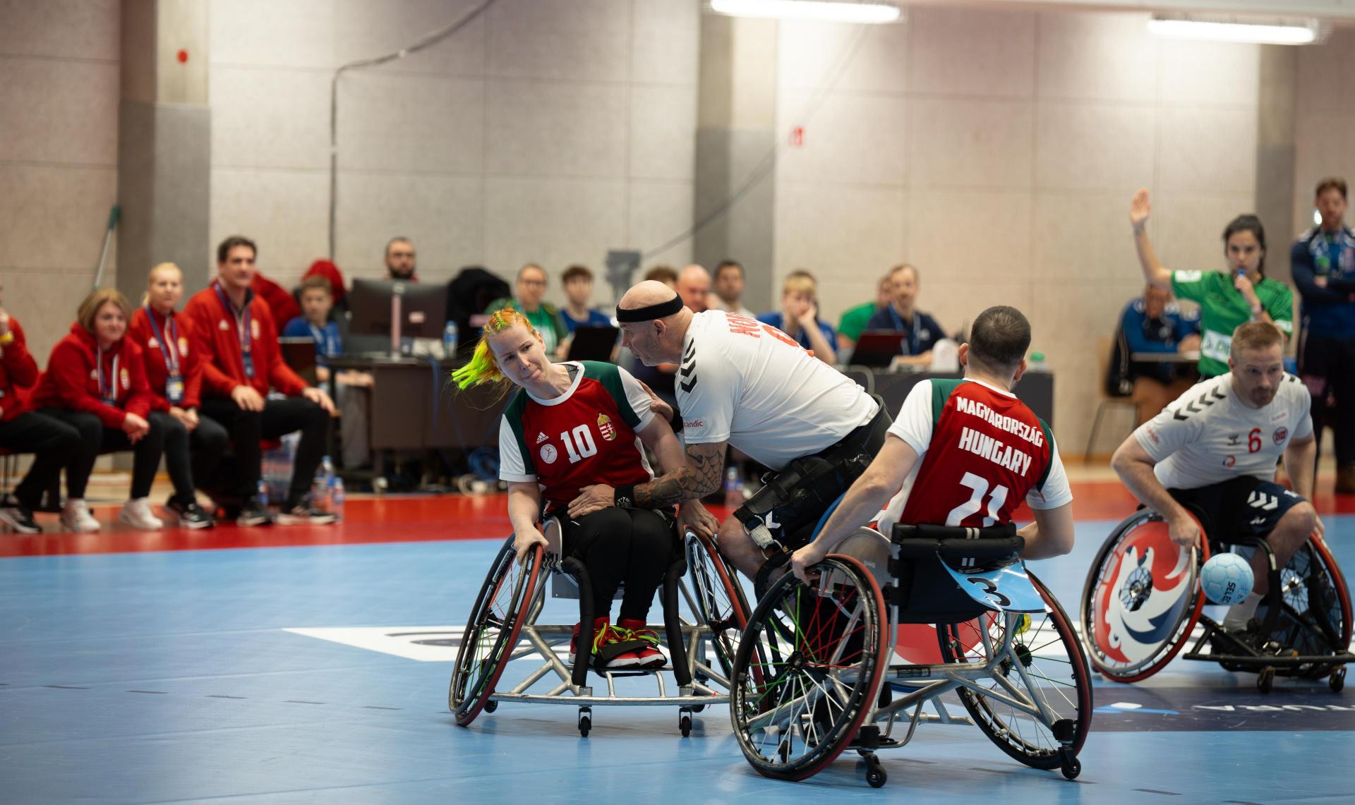 Se albumet fra kampen