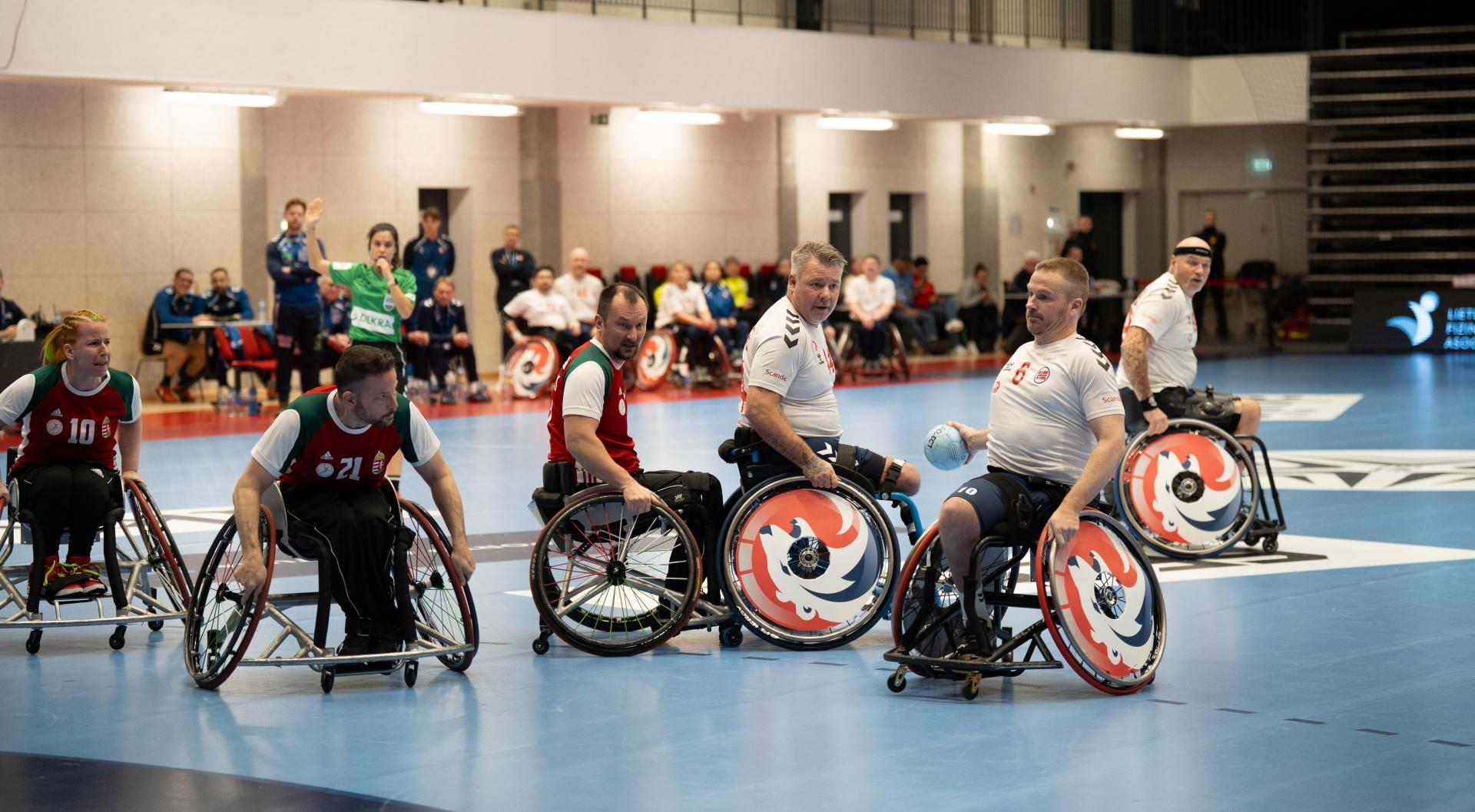 Se albumet fra kampen