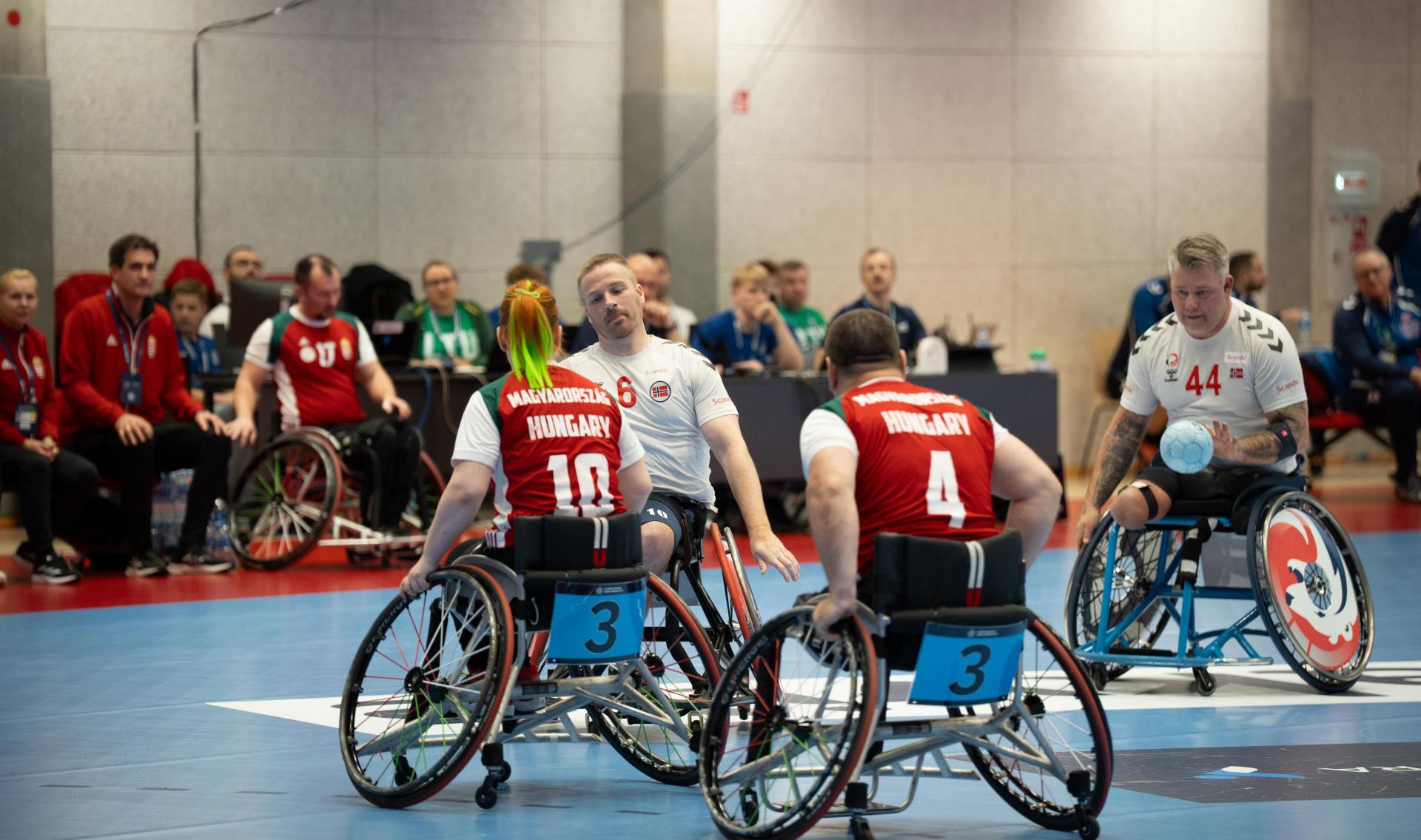 Se albumet fra kampen