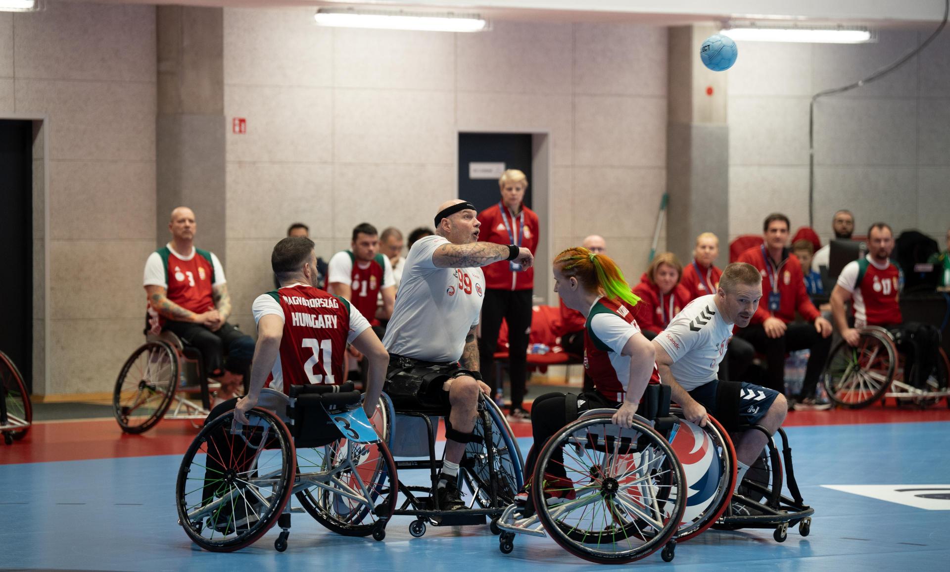 Se albumet fra kampen