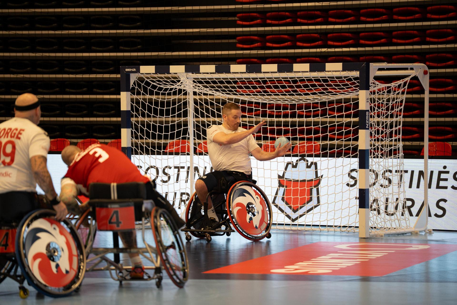 Se albumet fra kampen