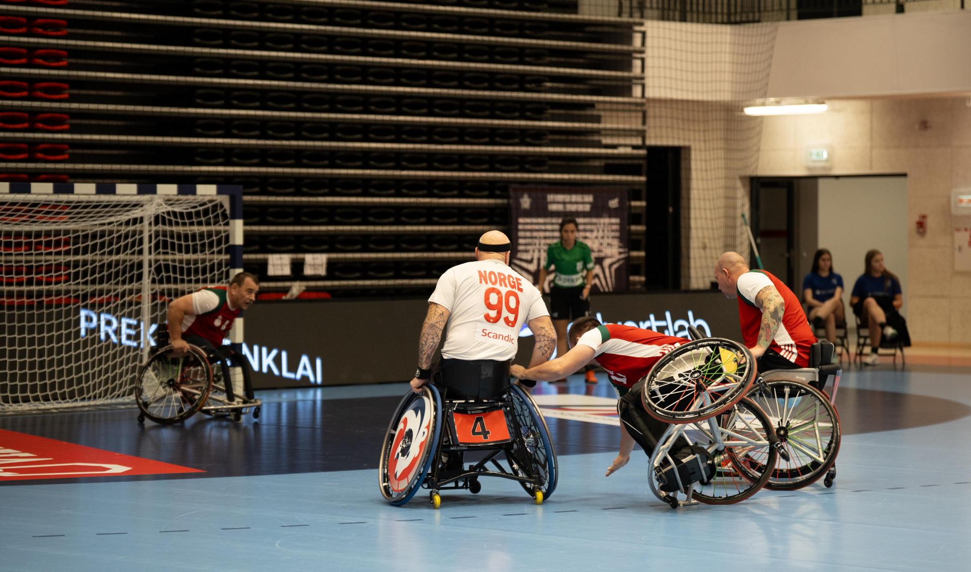 Se albumet fra kampen