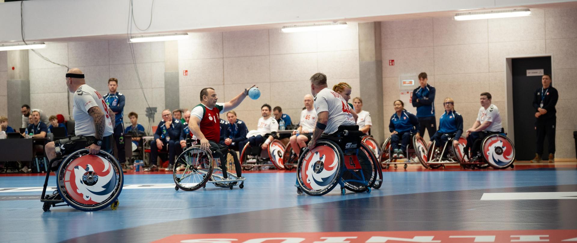 Se albumet fra kampen