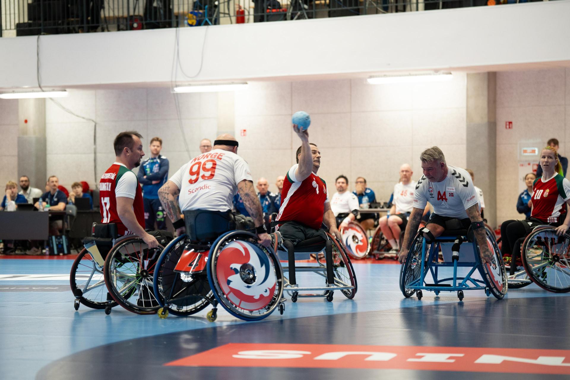 Se albumet fra kampen