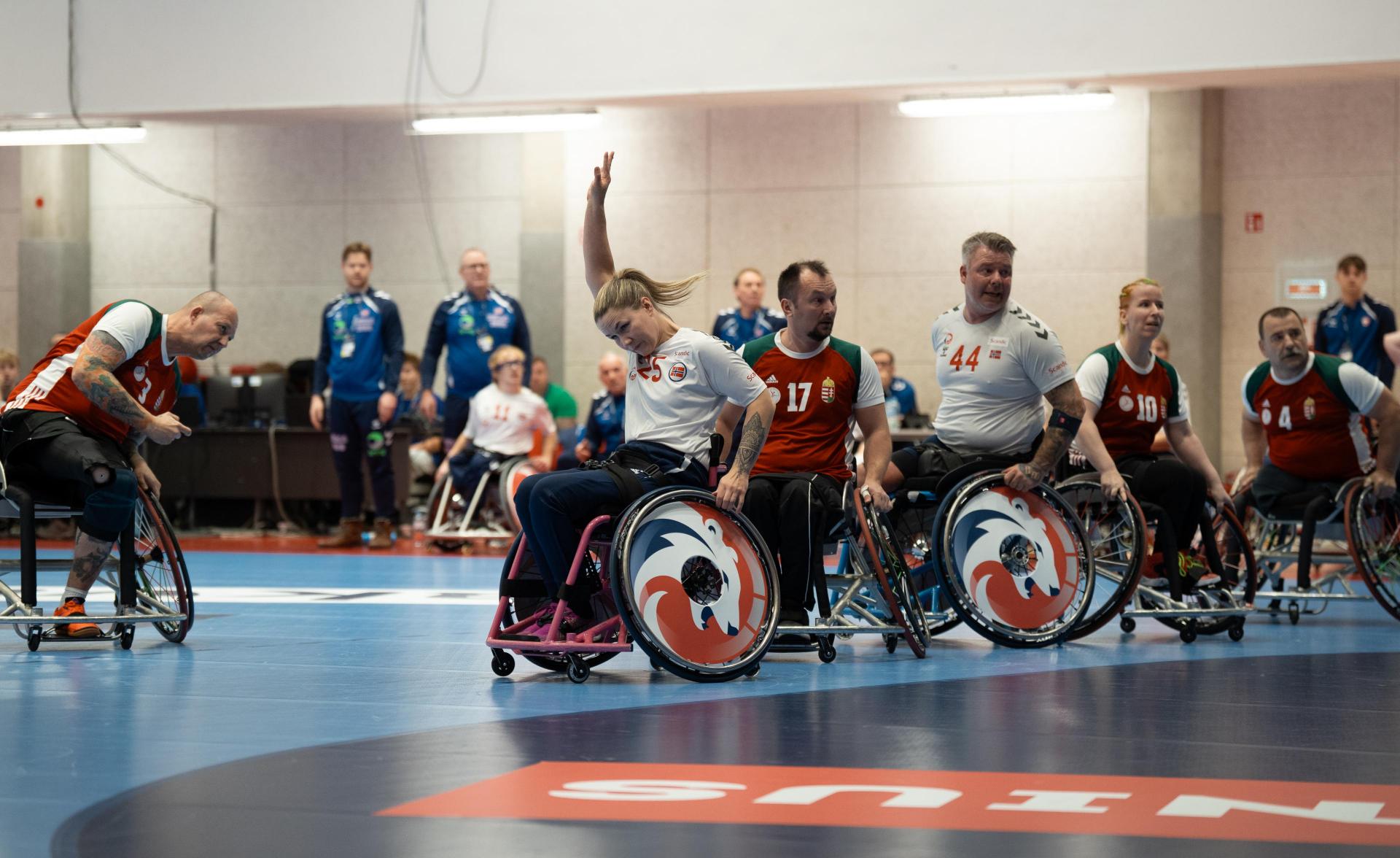 Se albumet fra kampen