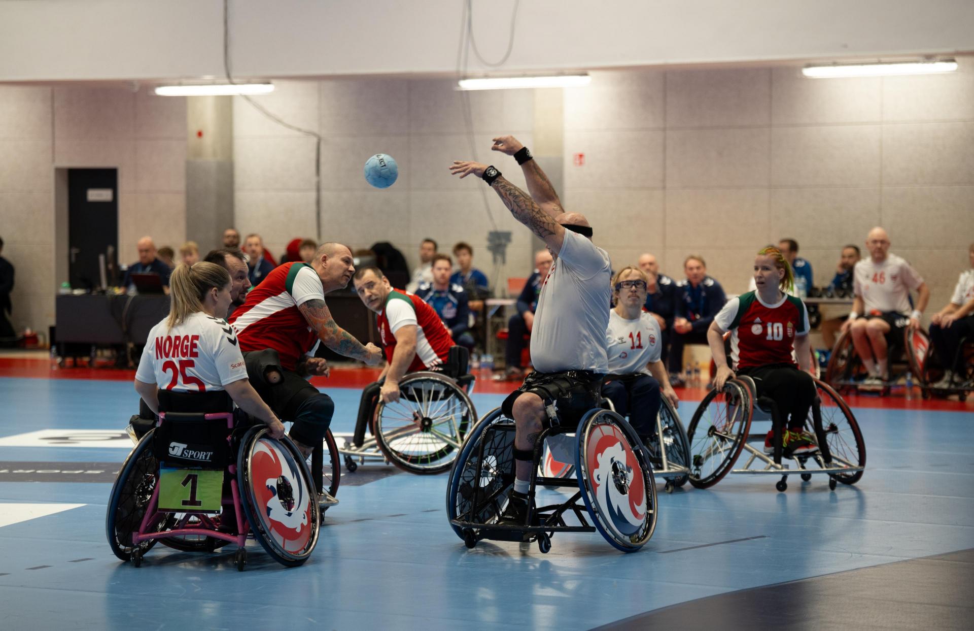 Se albumet fra kampen