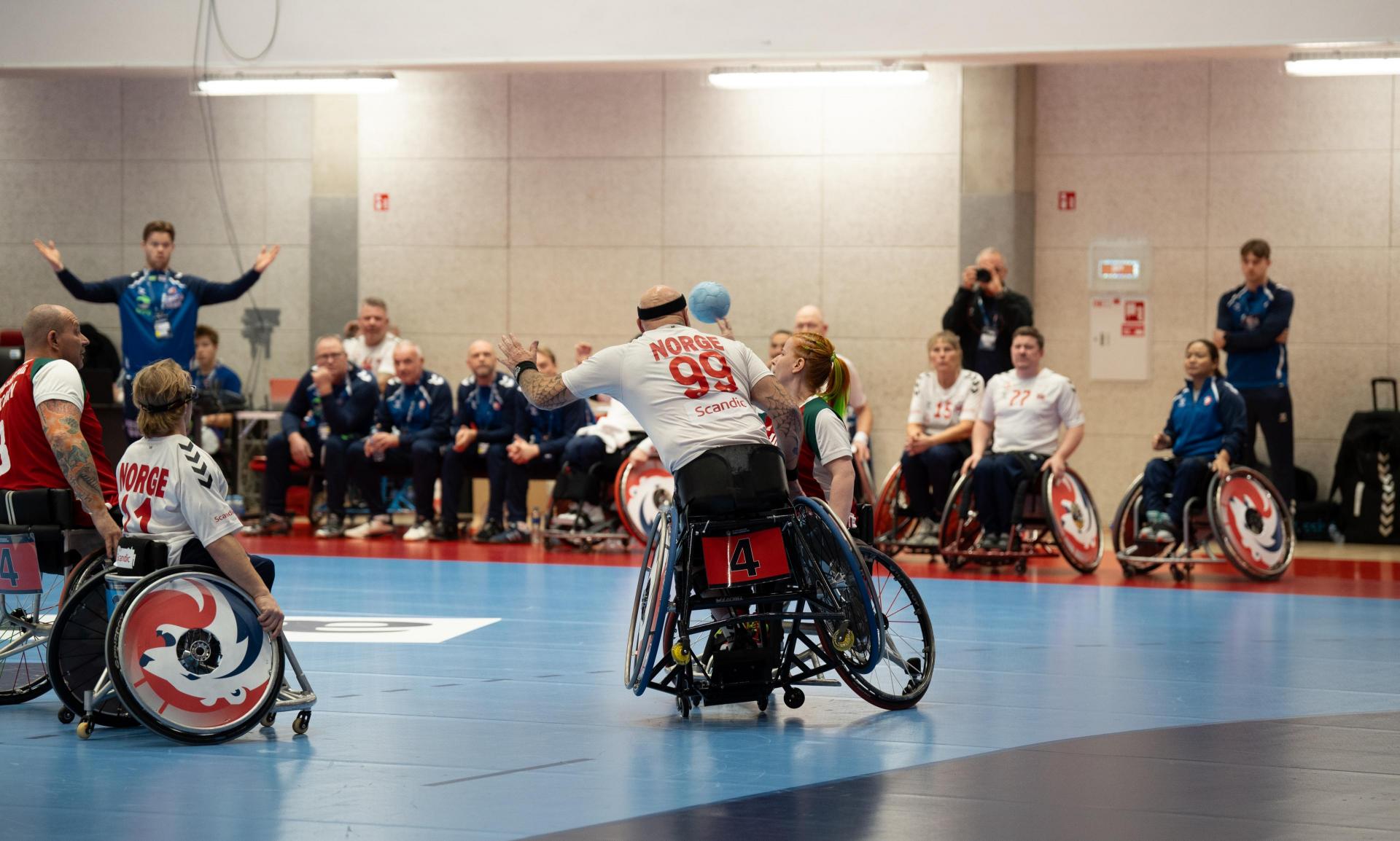 Se albumet fra kampen