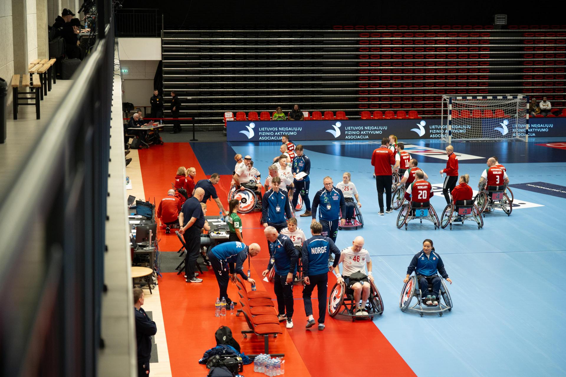 Se albumet fra kampen