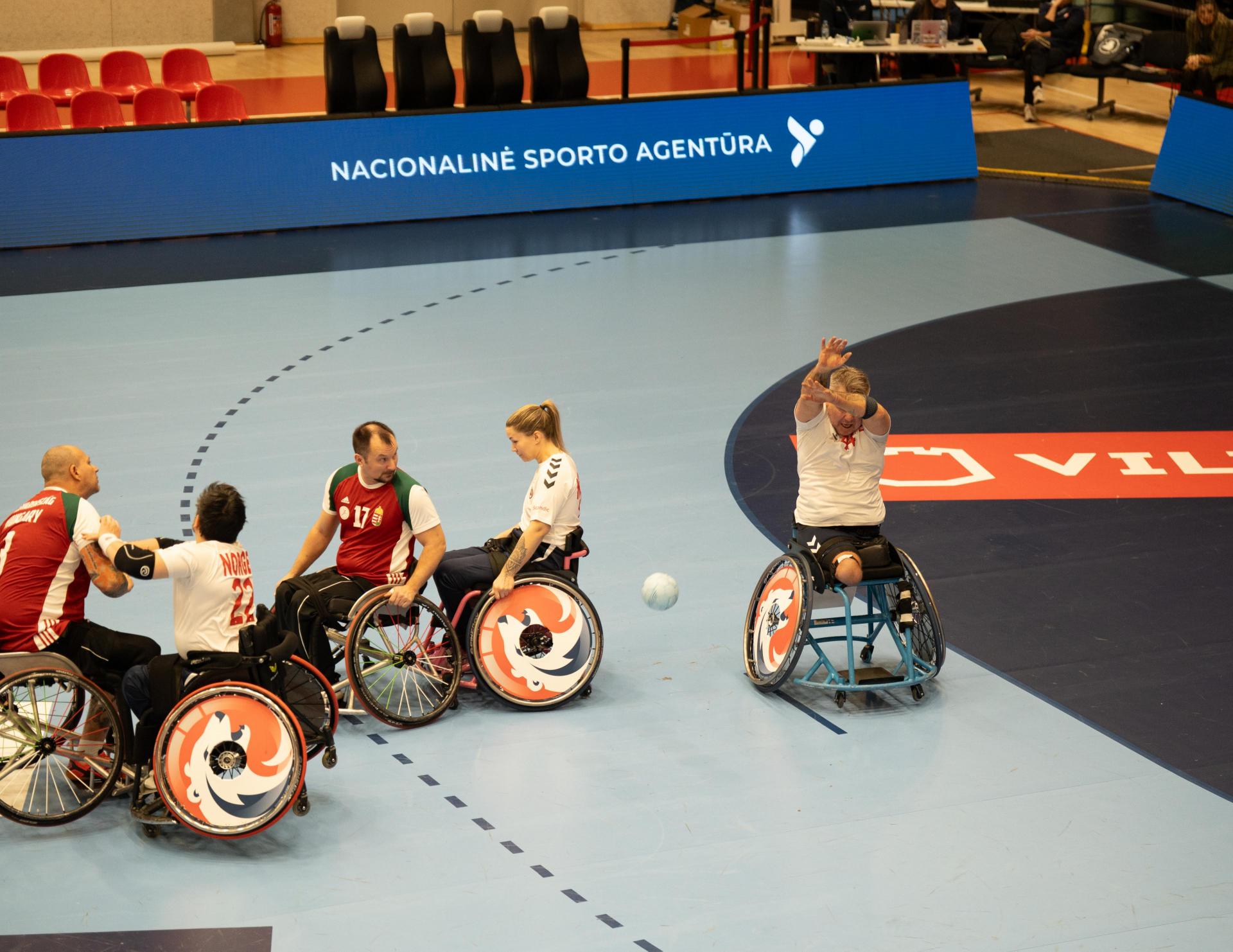 Se albumet fra kampen