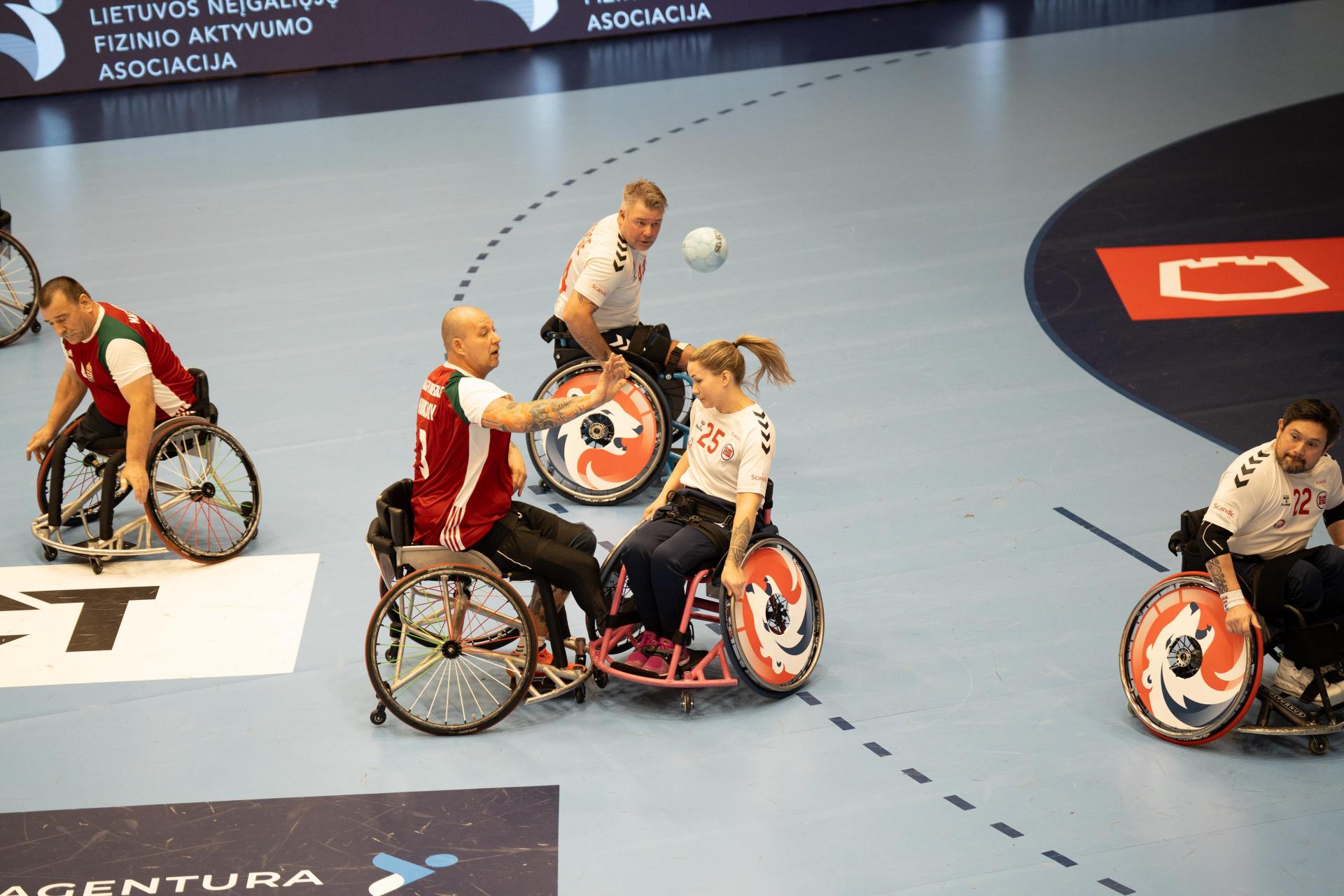 Se albumet fra kampen