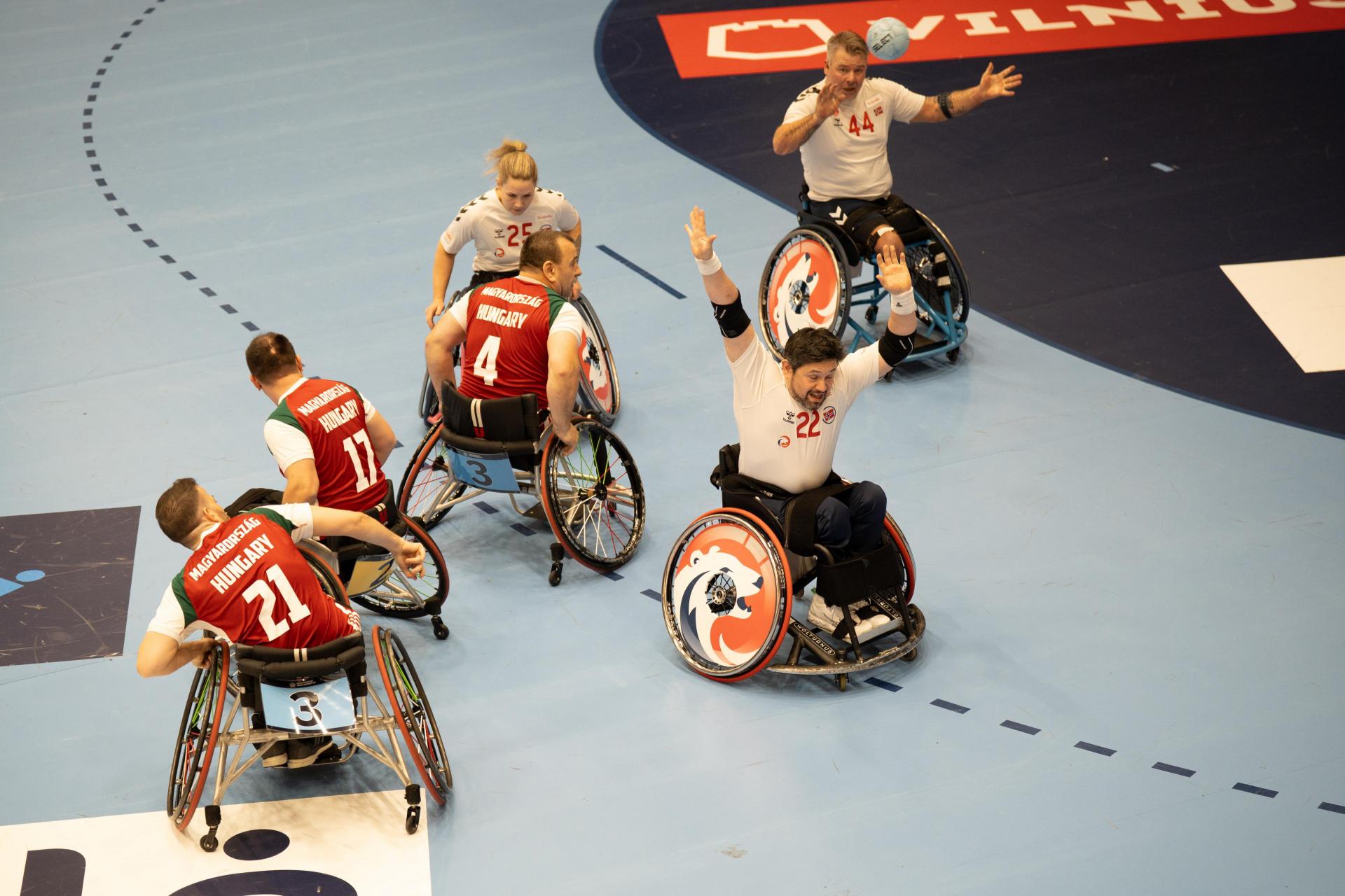 Se albumet fra kampen