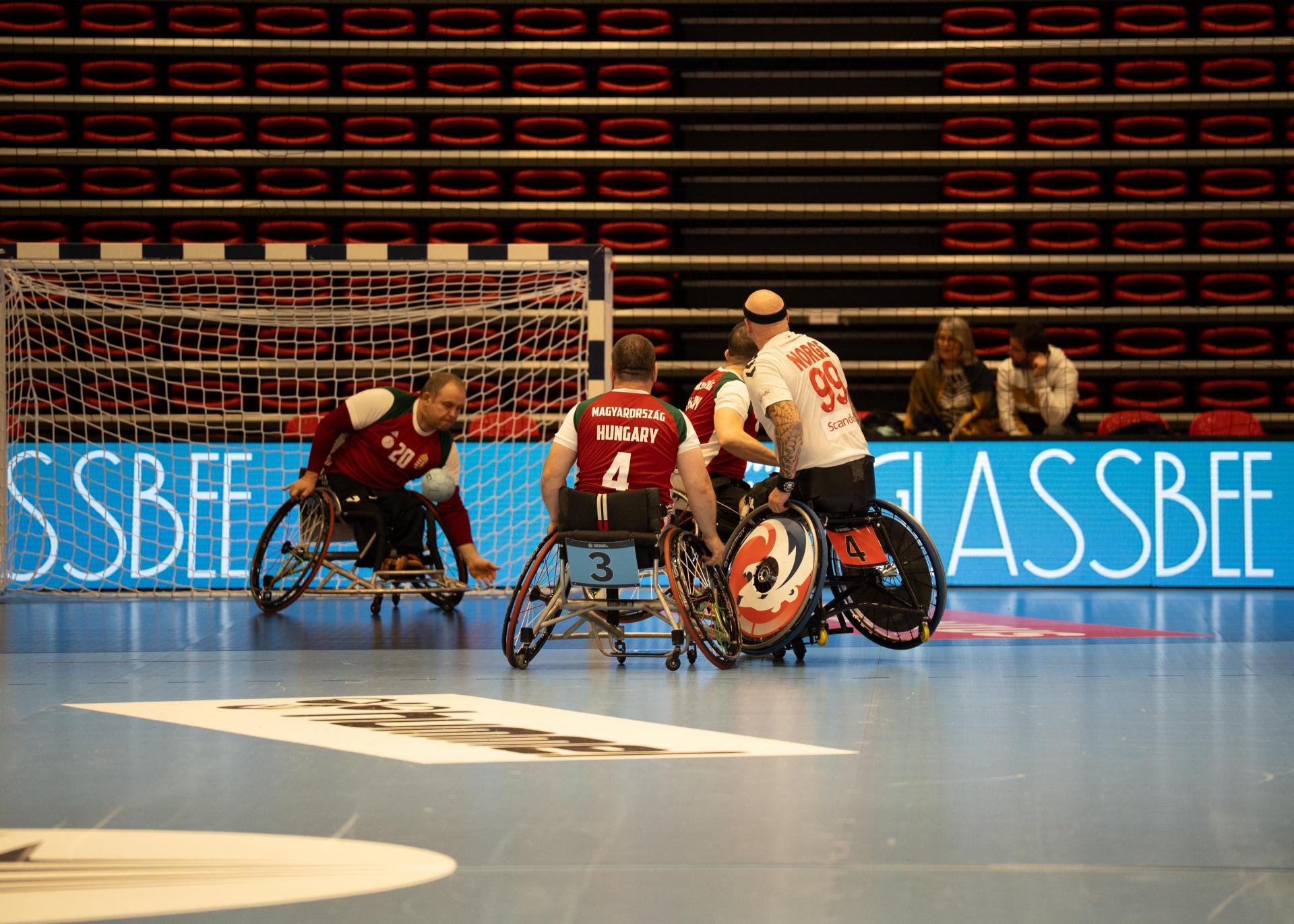 Se albumet fra kampen