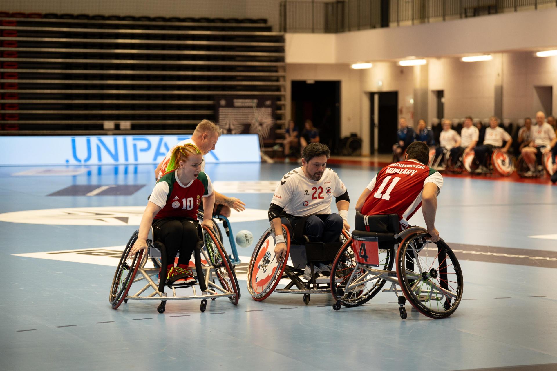 Se albumet fra kampen