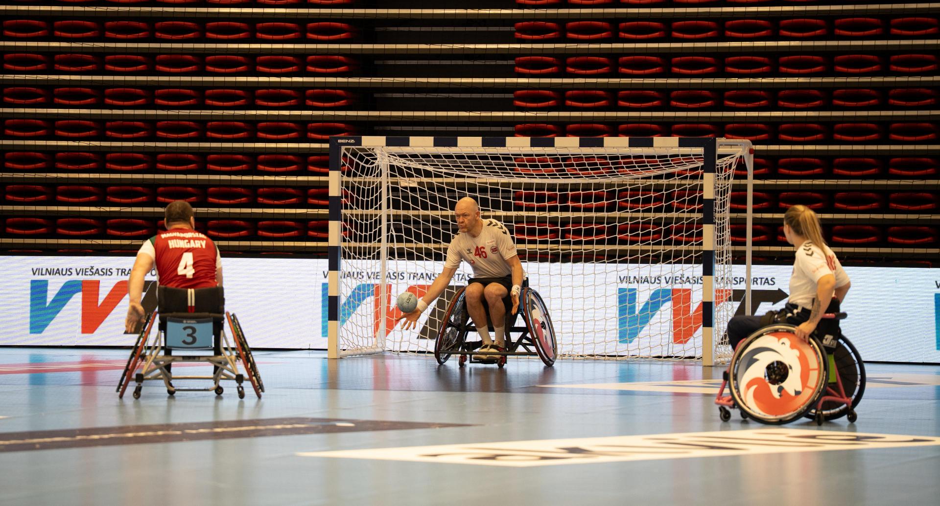 Se albumet fra kampen