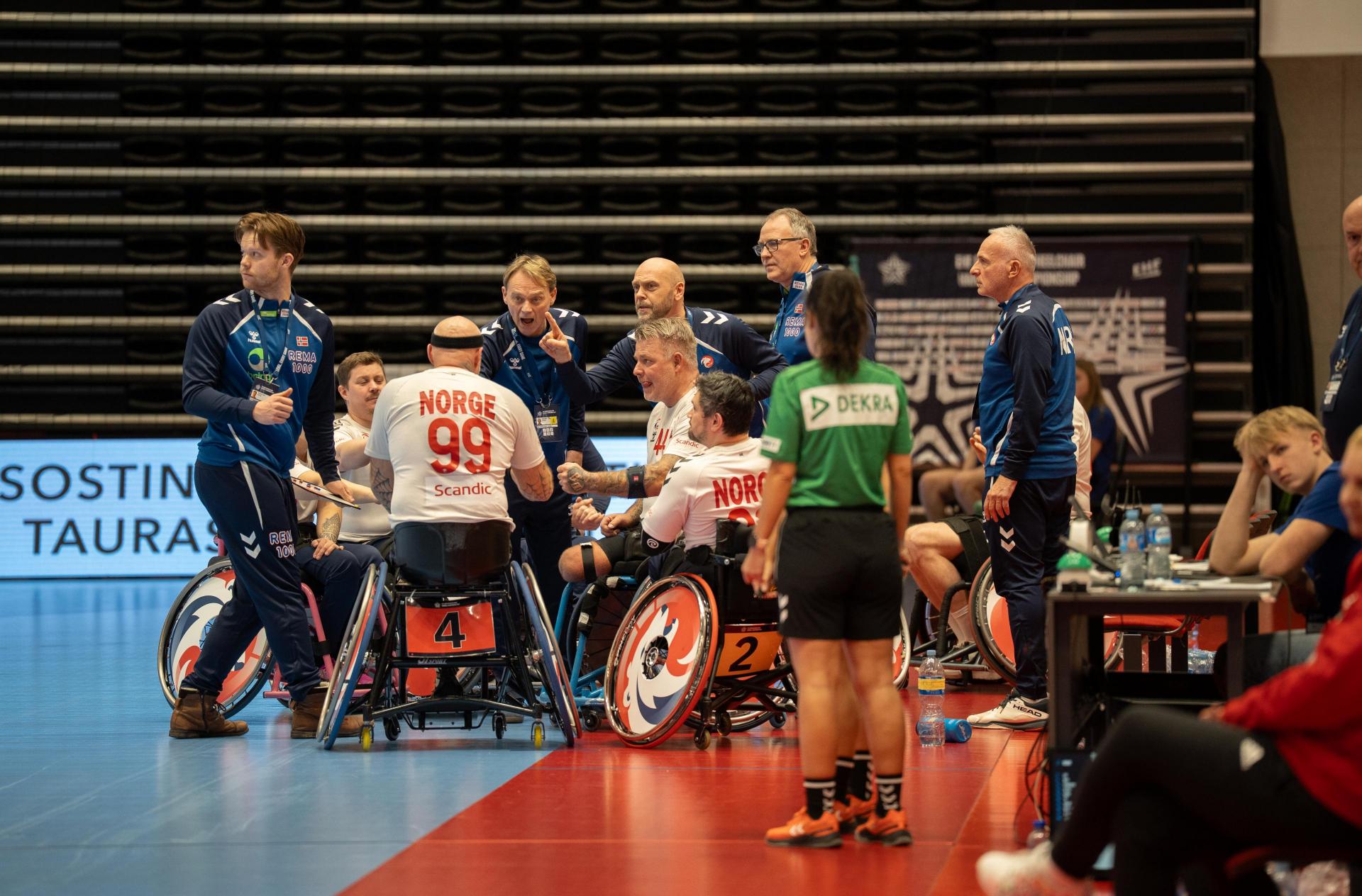 Se albumet fra kampen