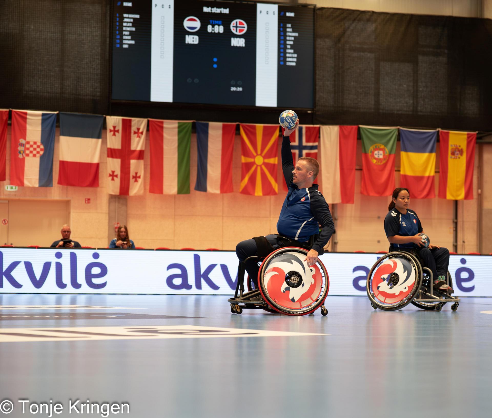 Se albumet fra kampen