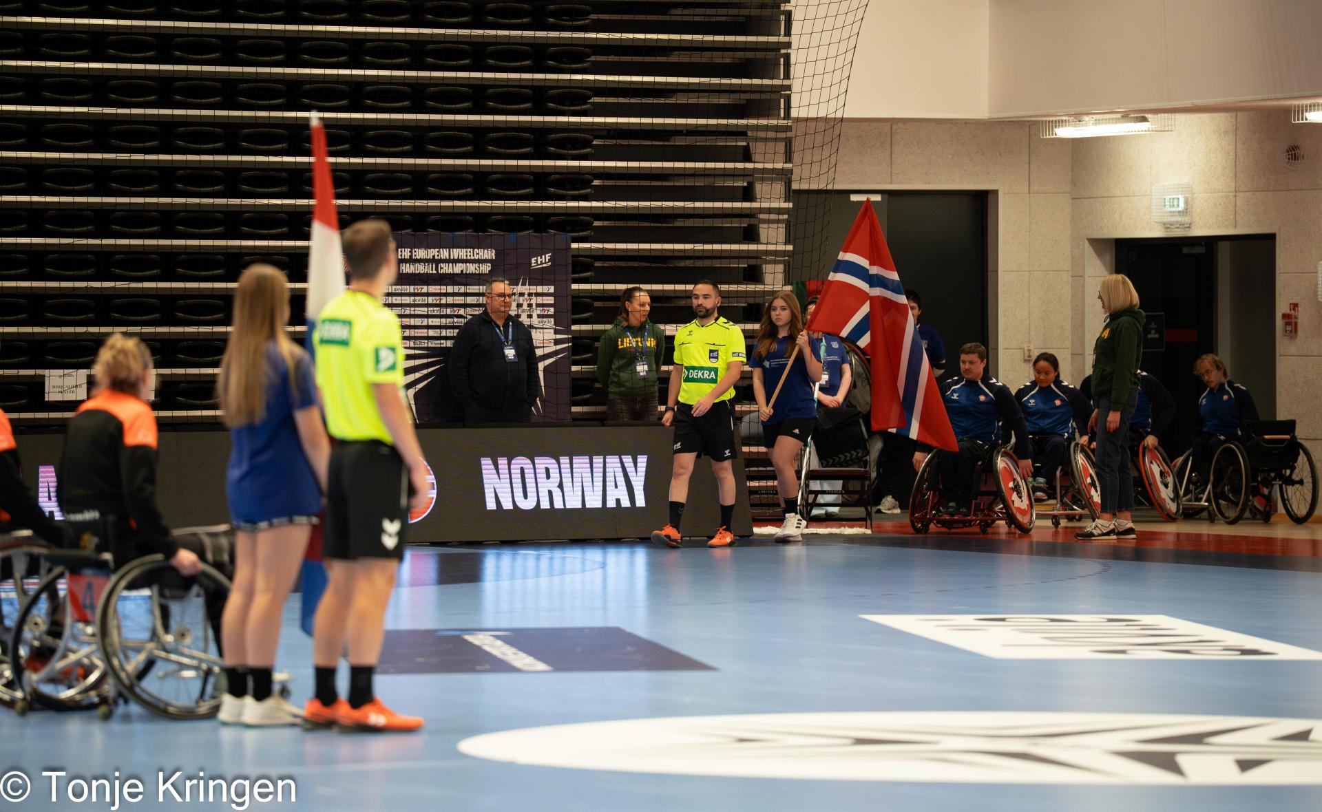 Se albumet fra kampen