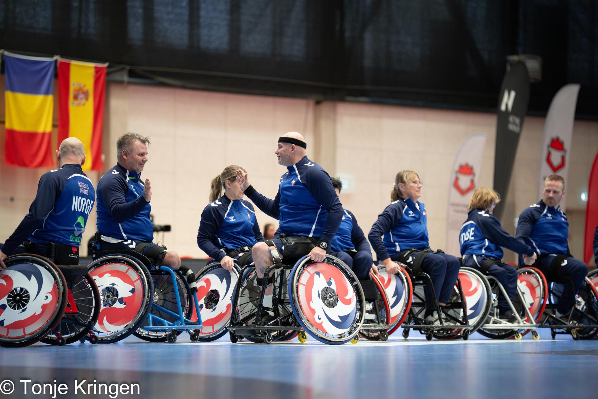 Se albumet fra kampen