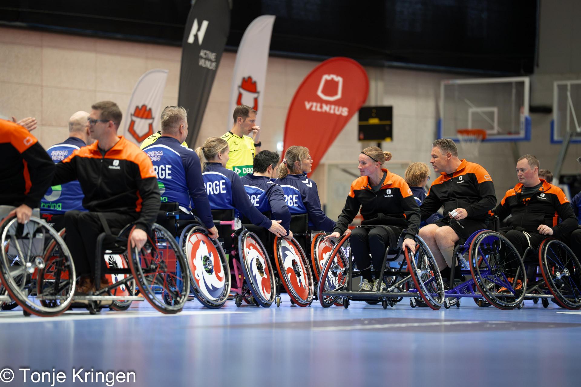 Se albumet fra kampen