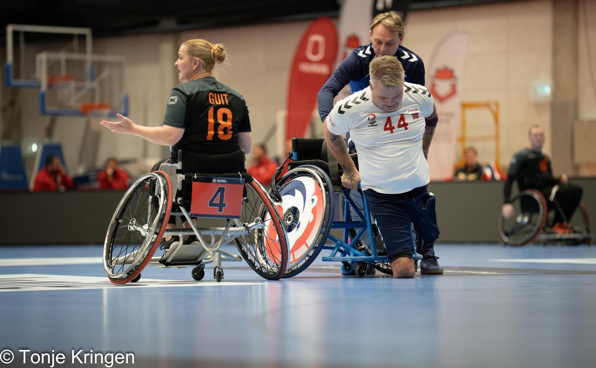 Se albumet fra kampen