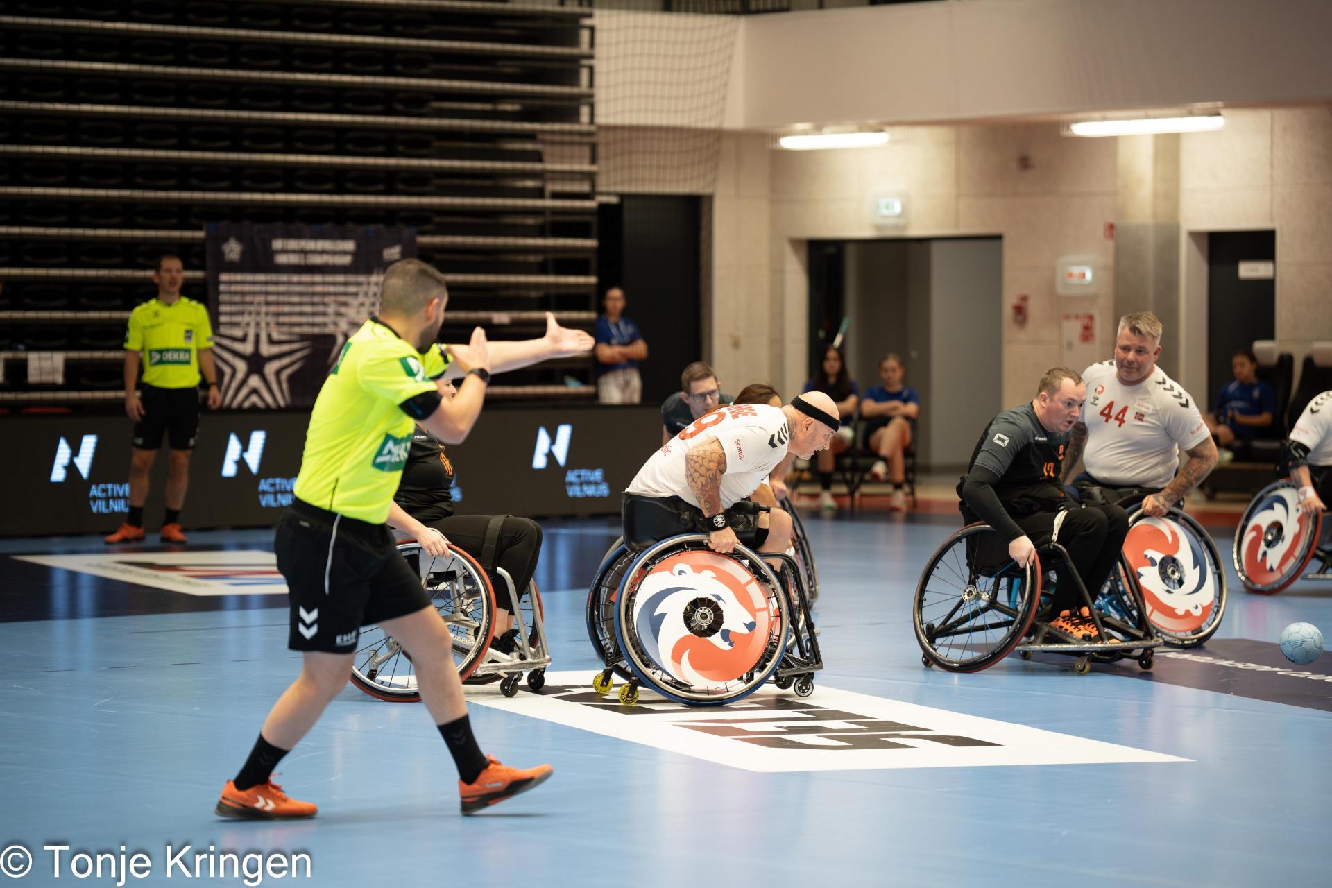 Se albumet fra kampen