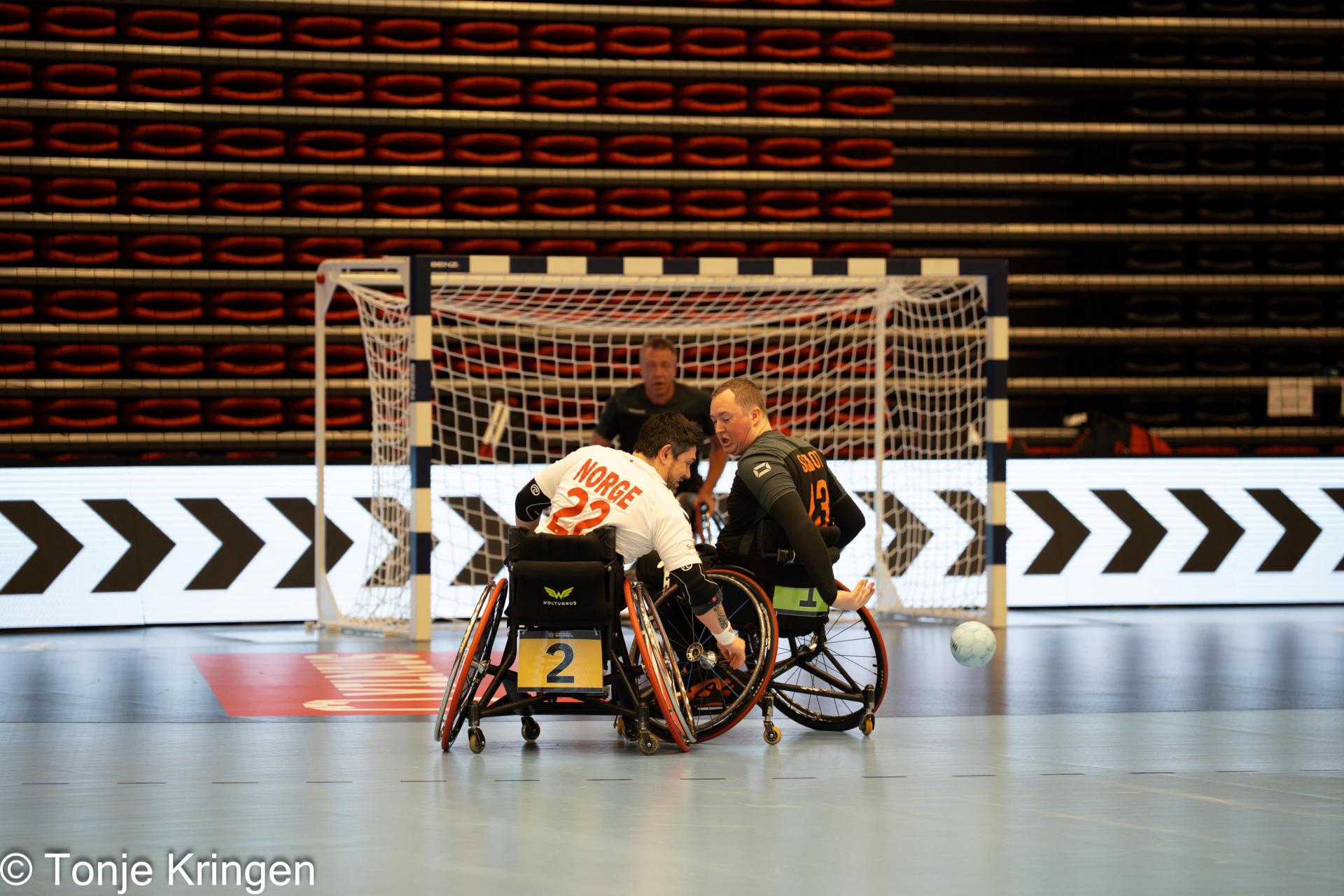 Se albumet fra kampen