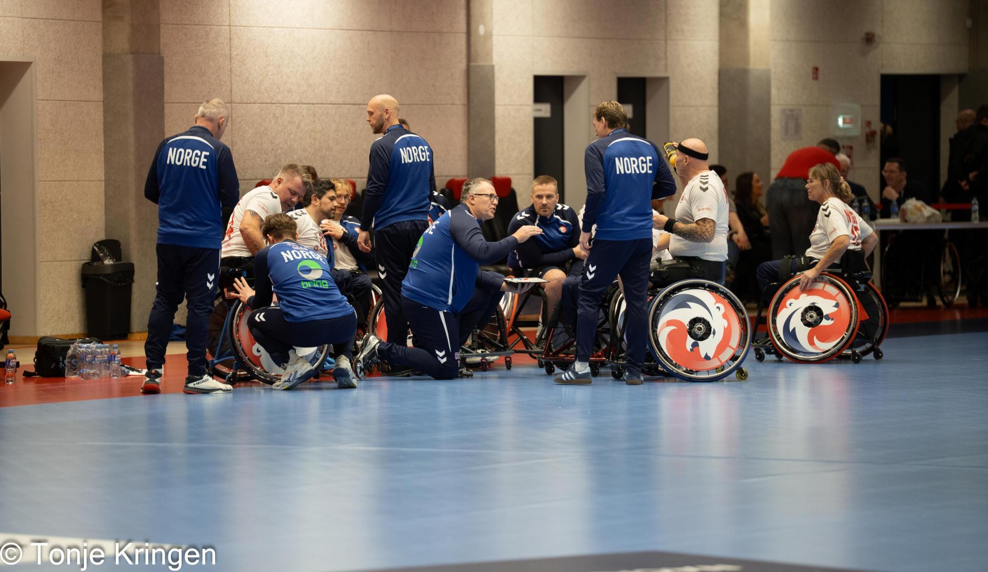 Se albumet fra kampen