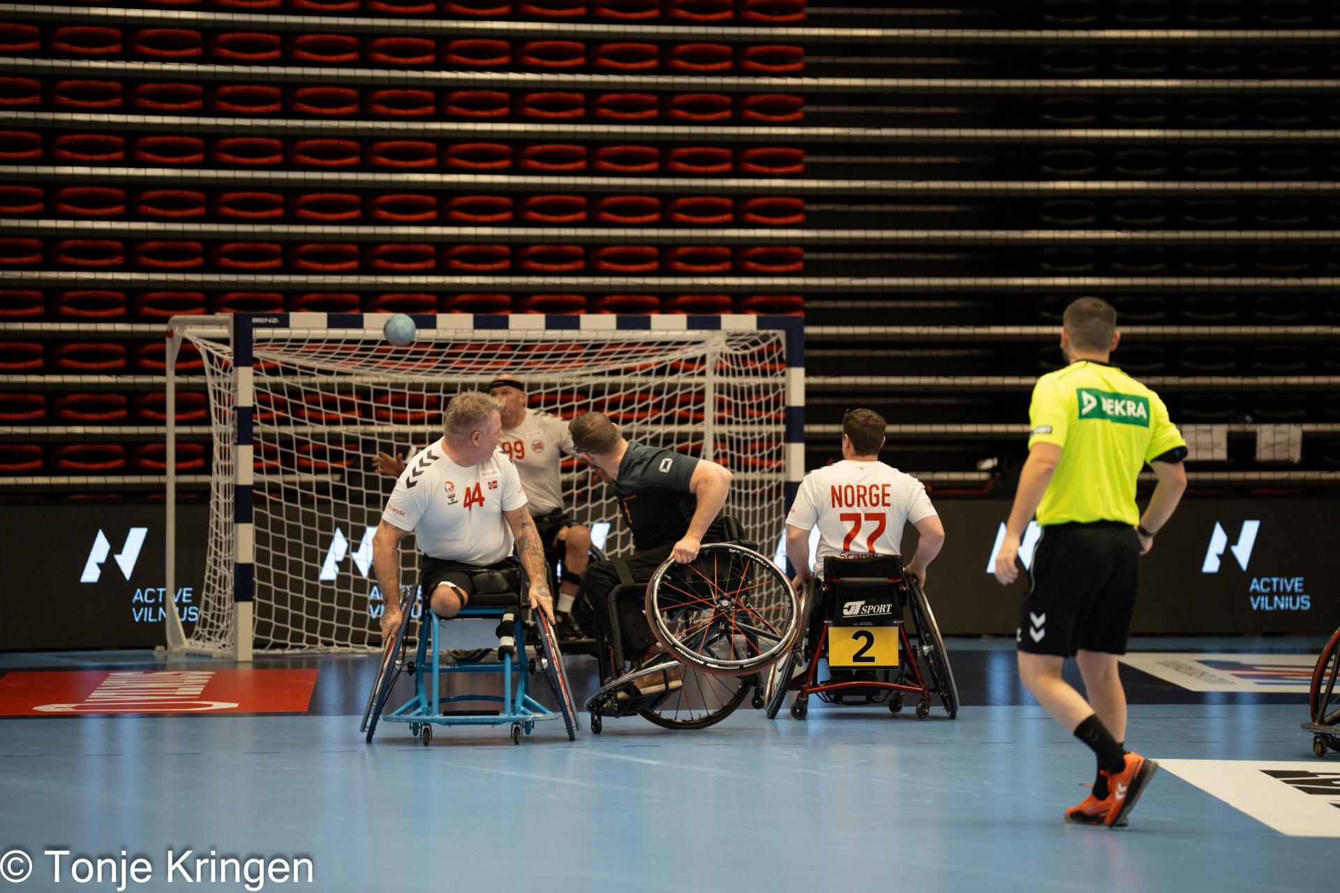 Se albumet fra kampen