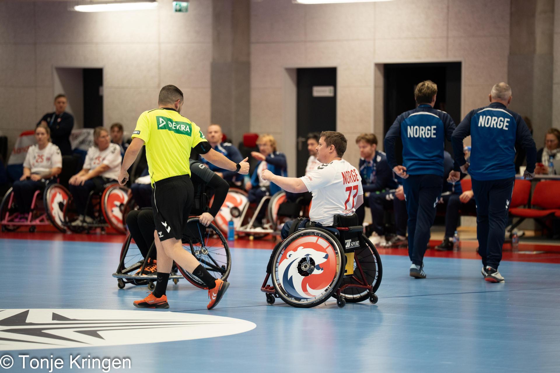 Se albumet fra kampen