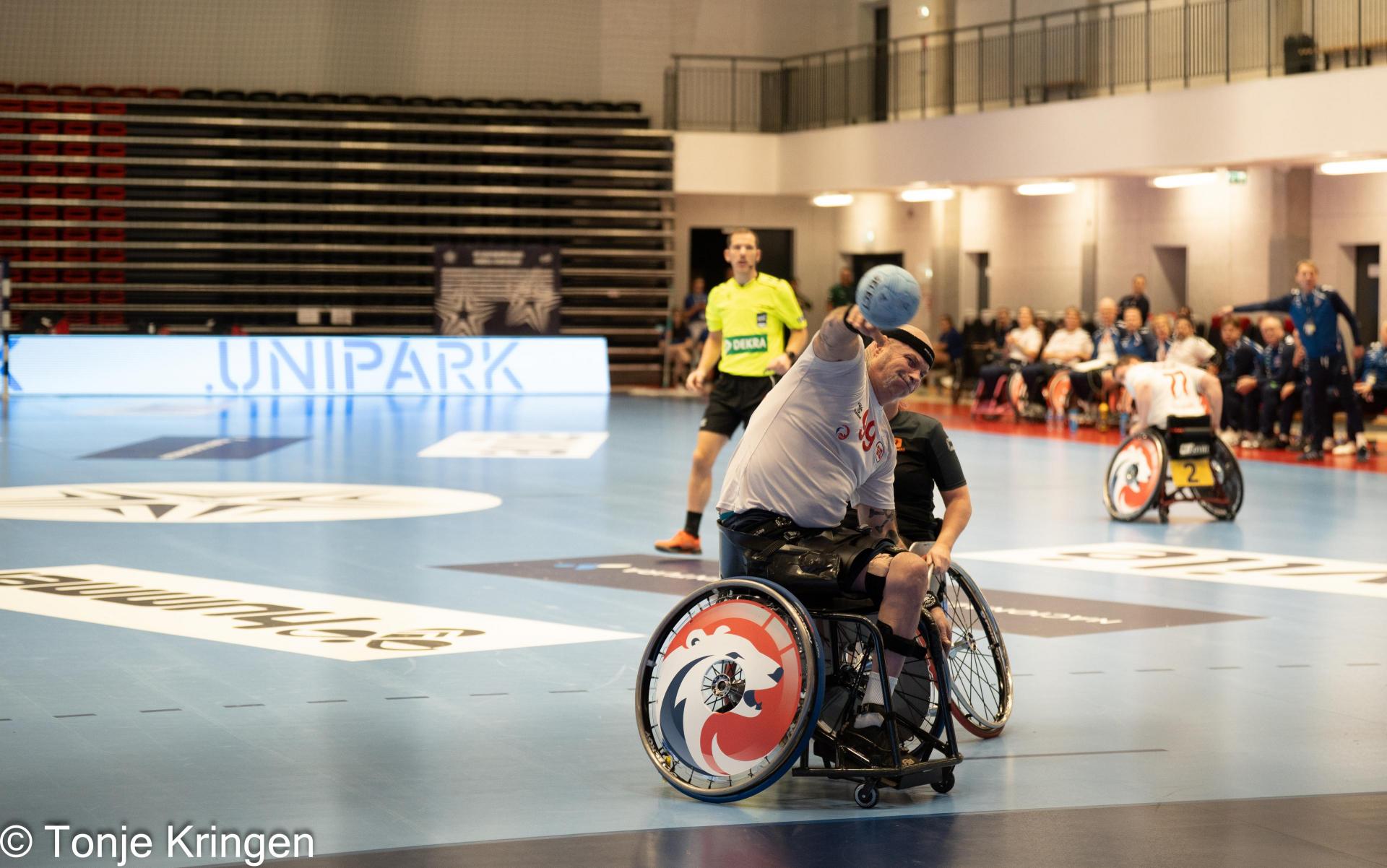 Se albumet fra kampen