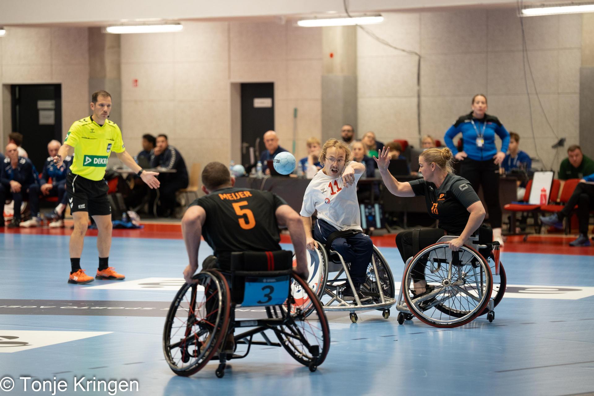 Se albumet fra kampen