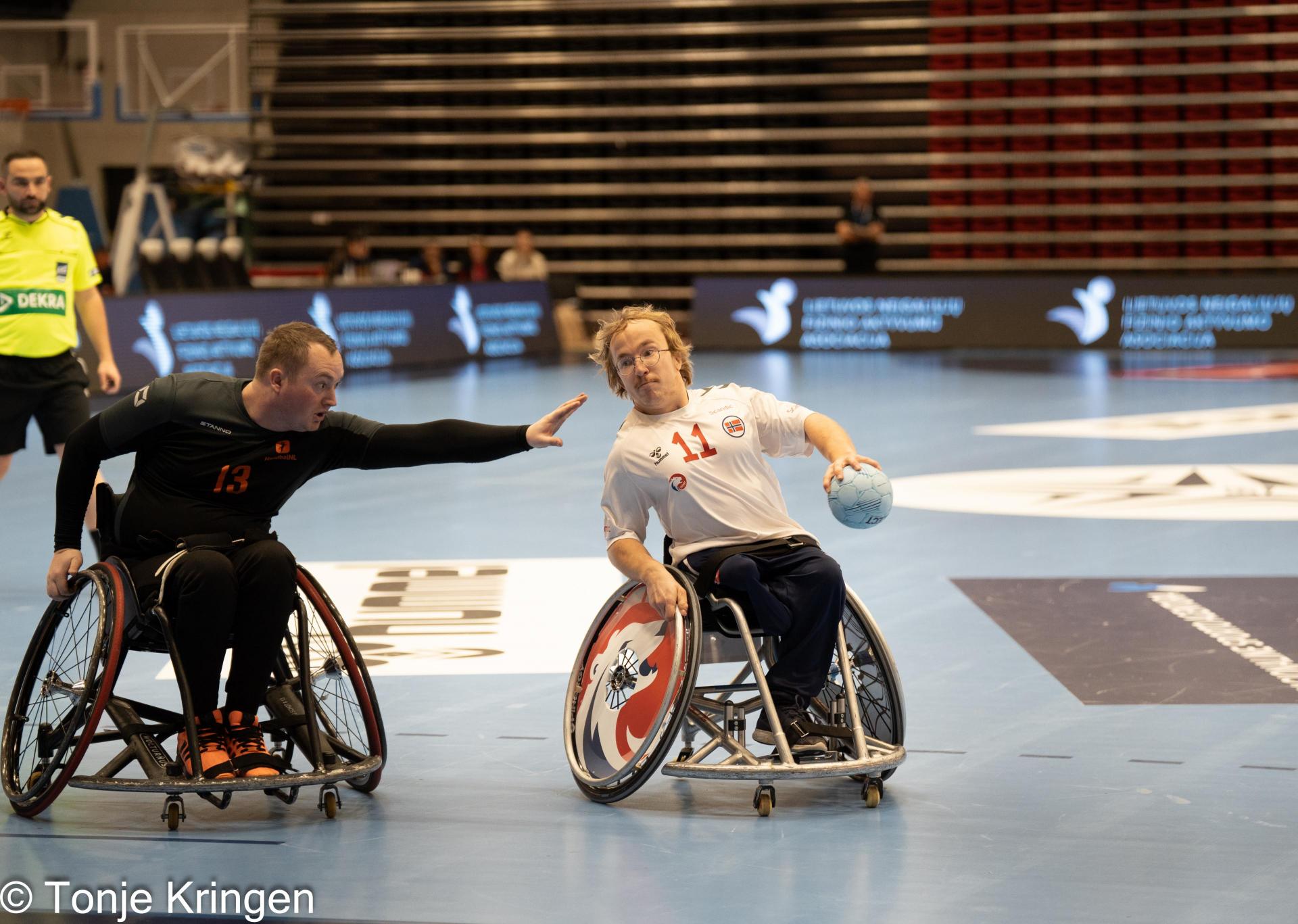 Se albumet fra kampen