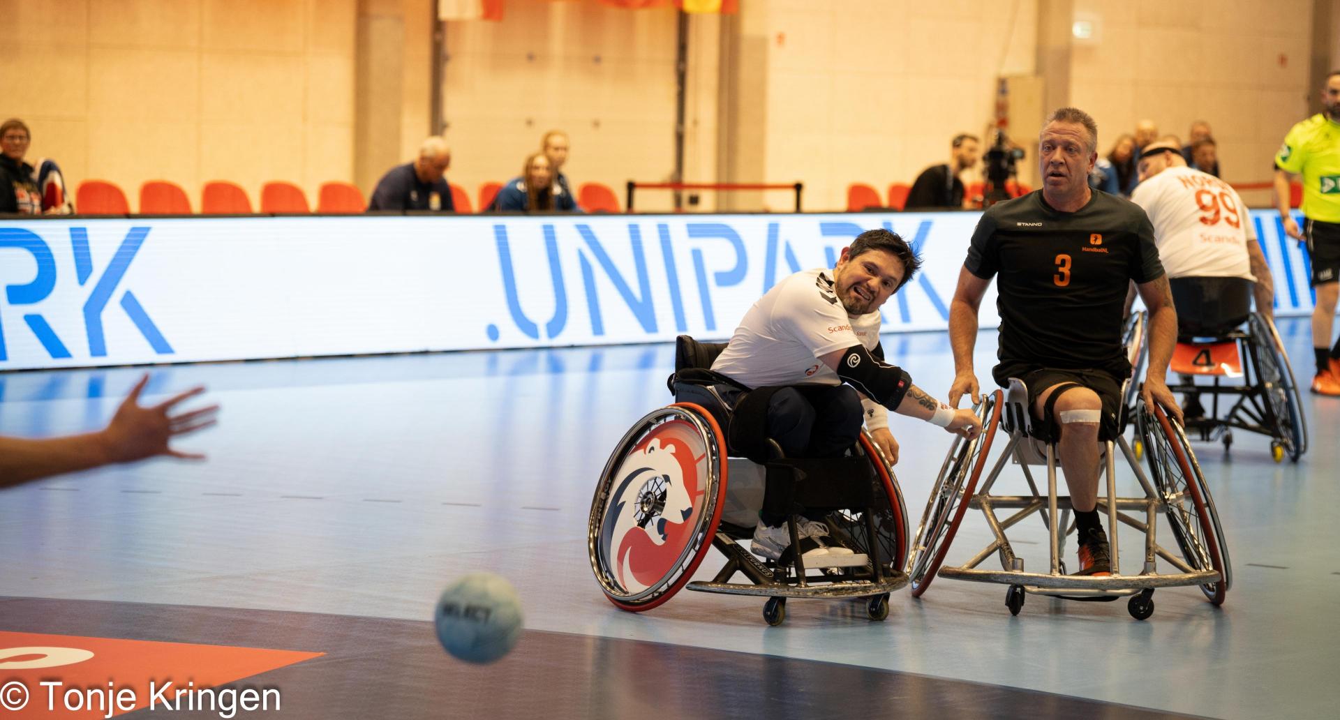 Se albumet fra kampen