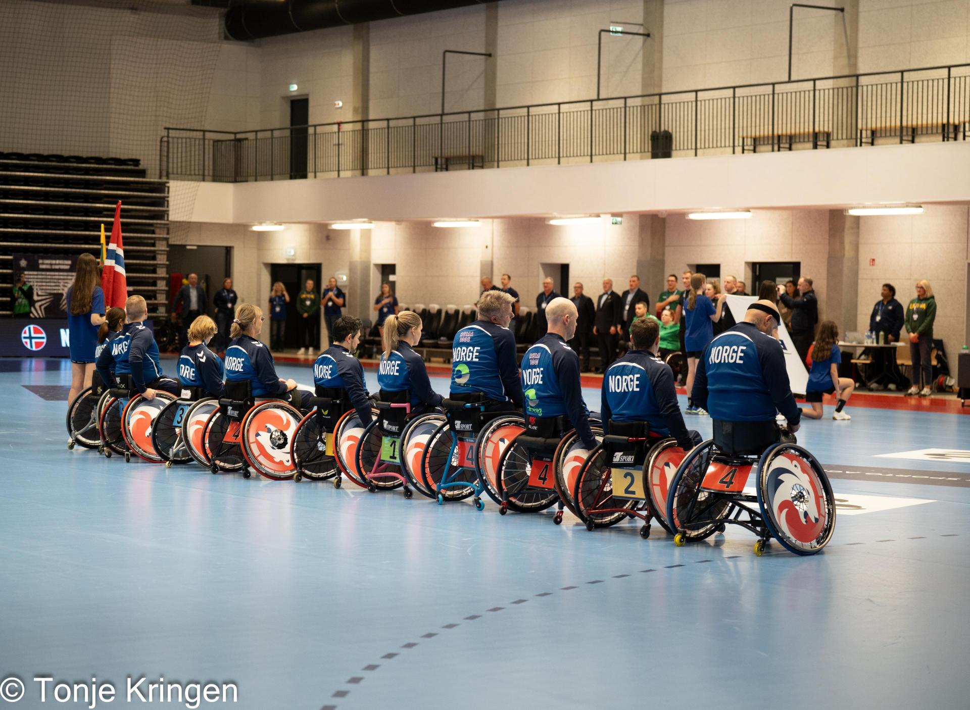 Se albumet fra kampen