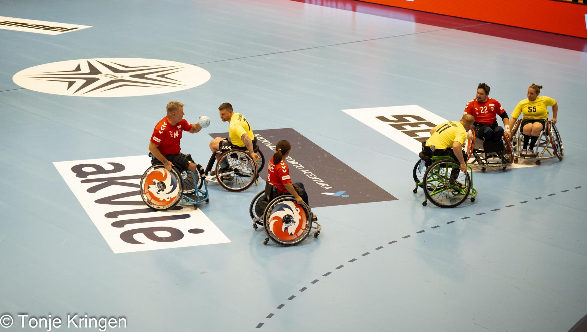 Se albumet fra kampen