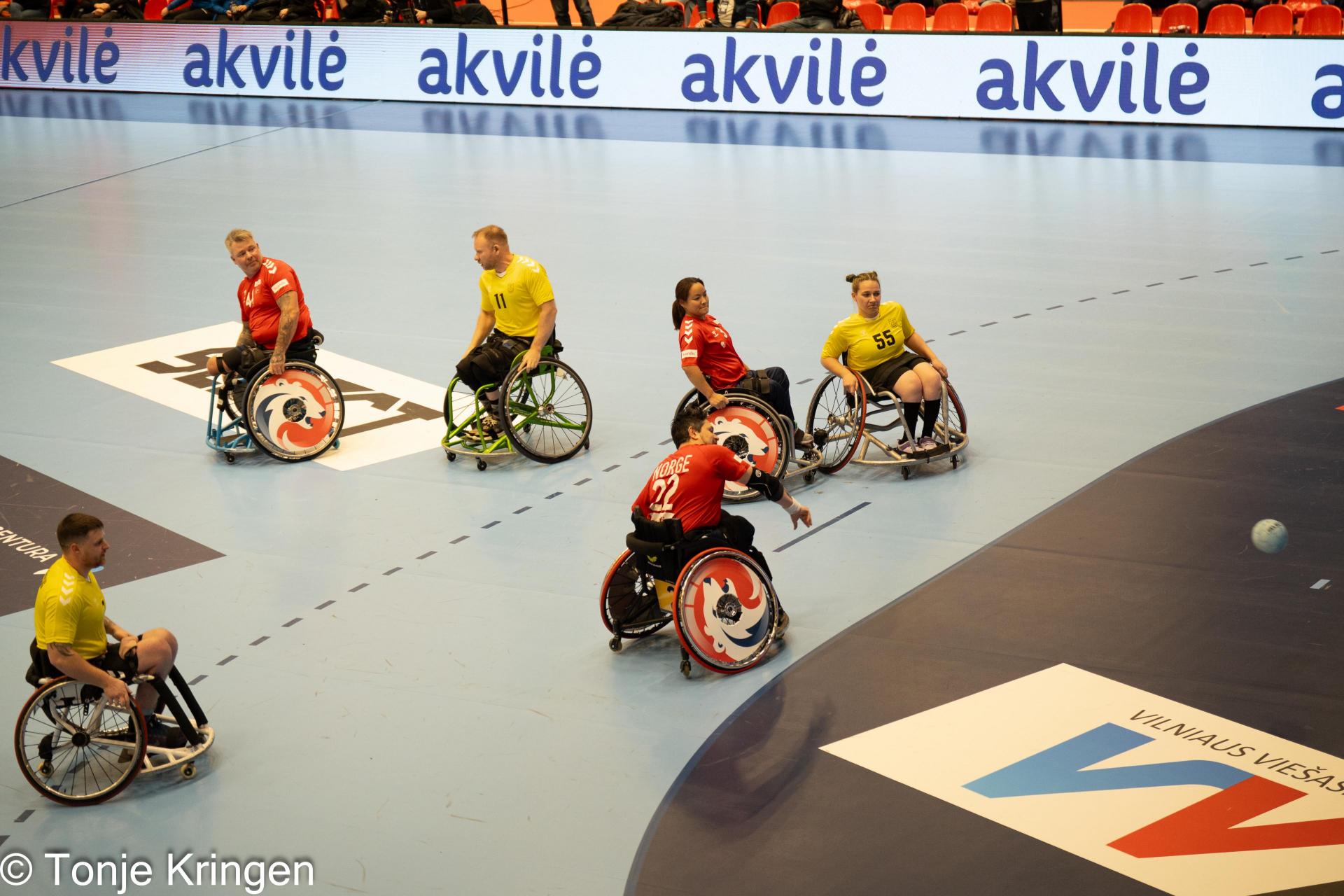 Se albumet fra kampen