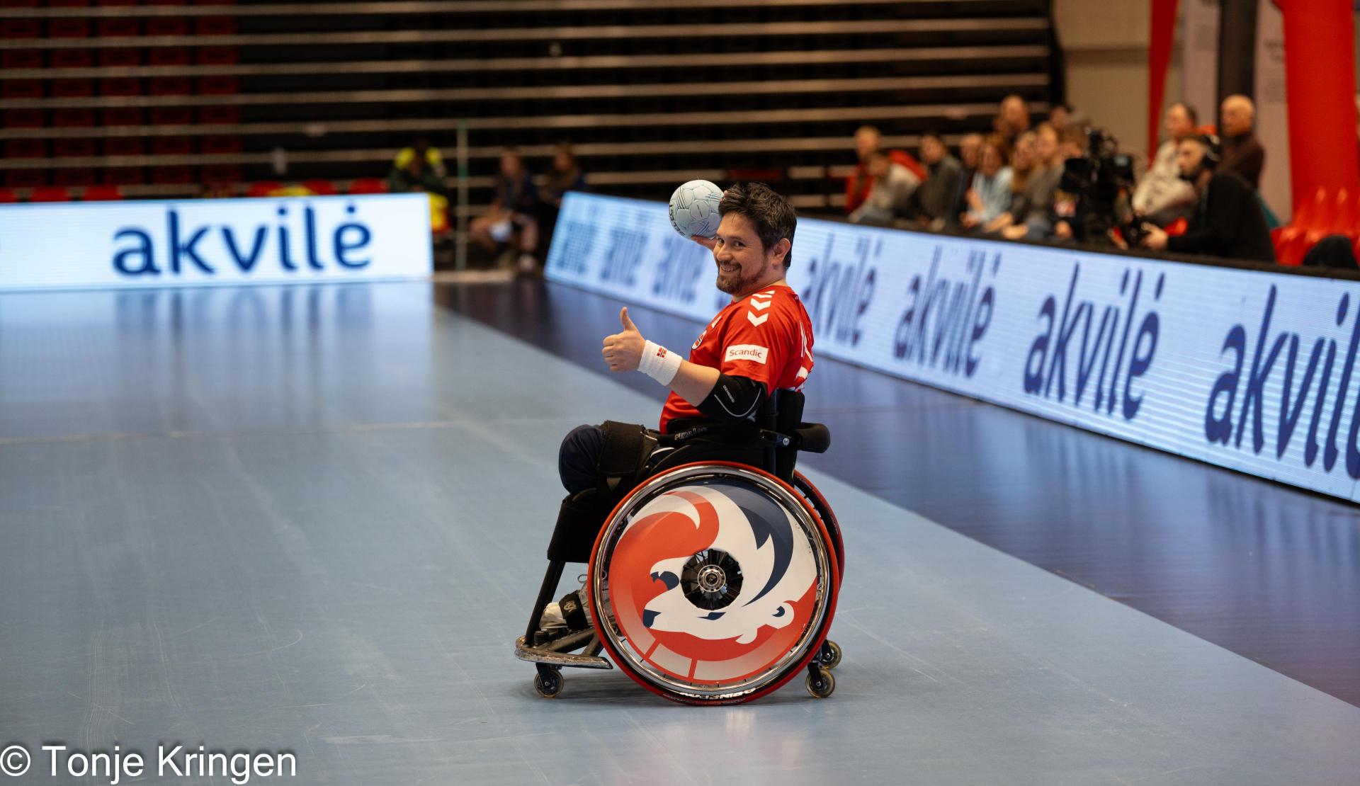 Se albumet fra kampen