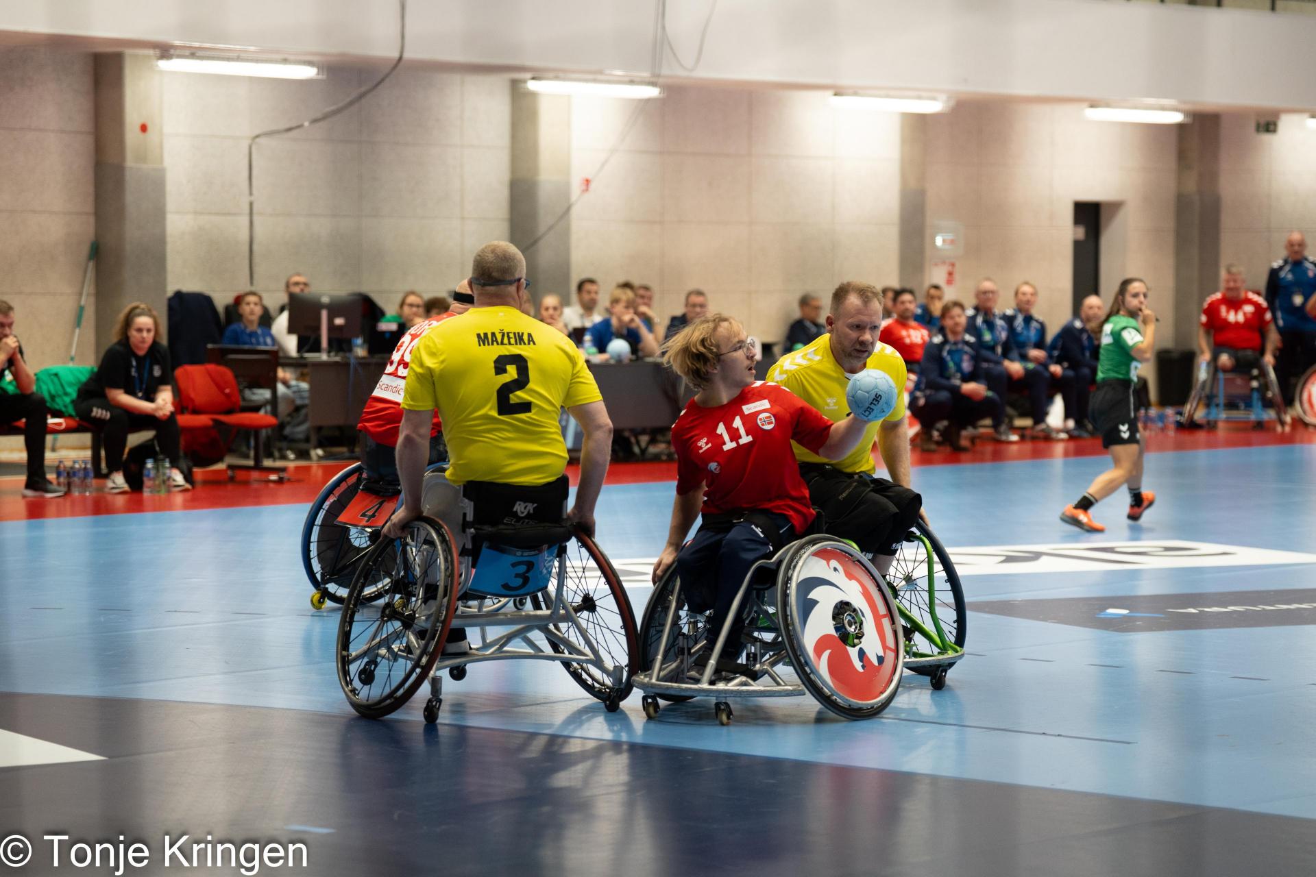 Se albumet fra kampen