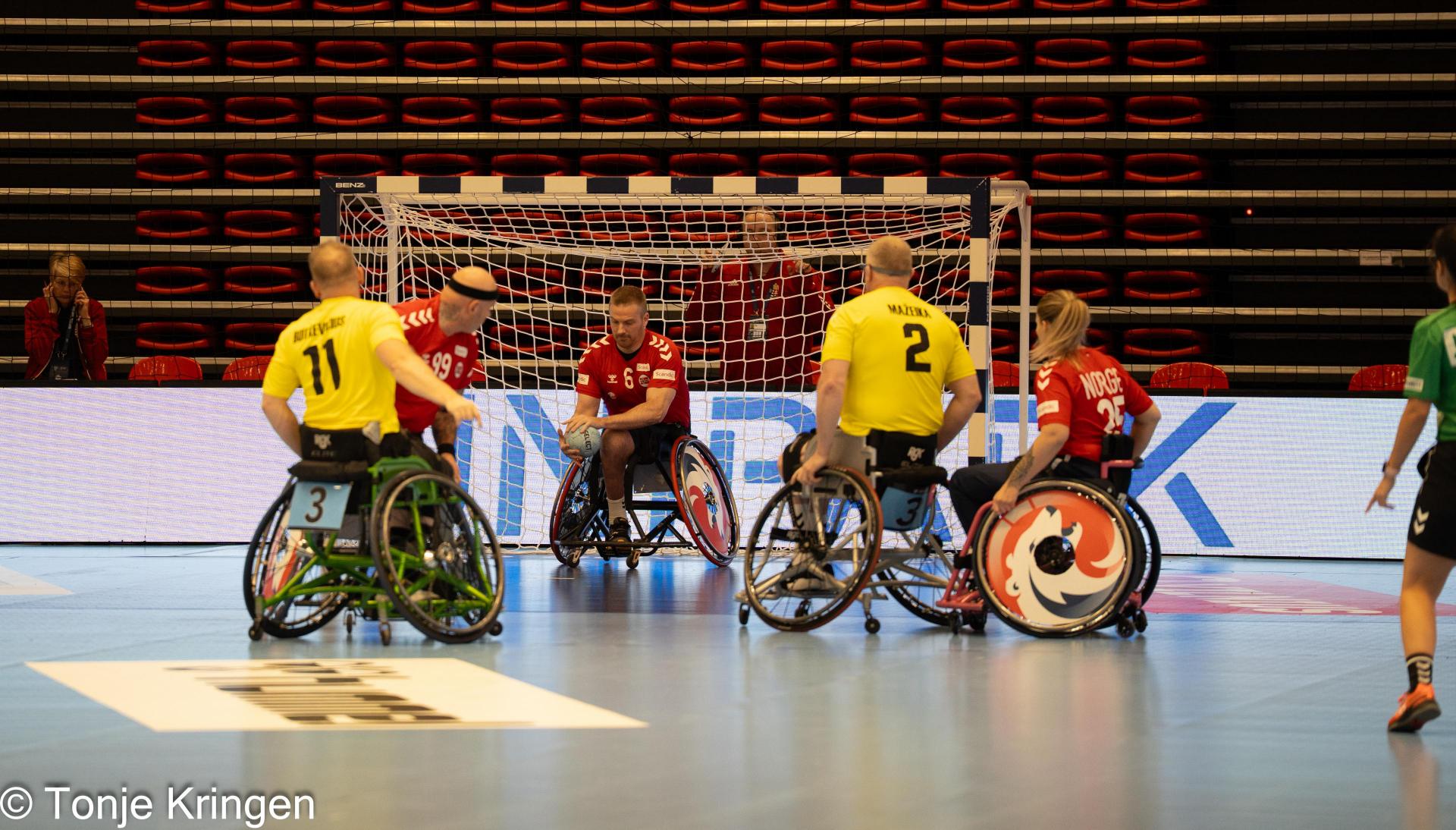 Se albumet fra kampen