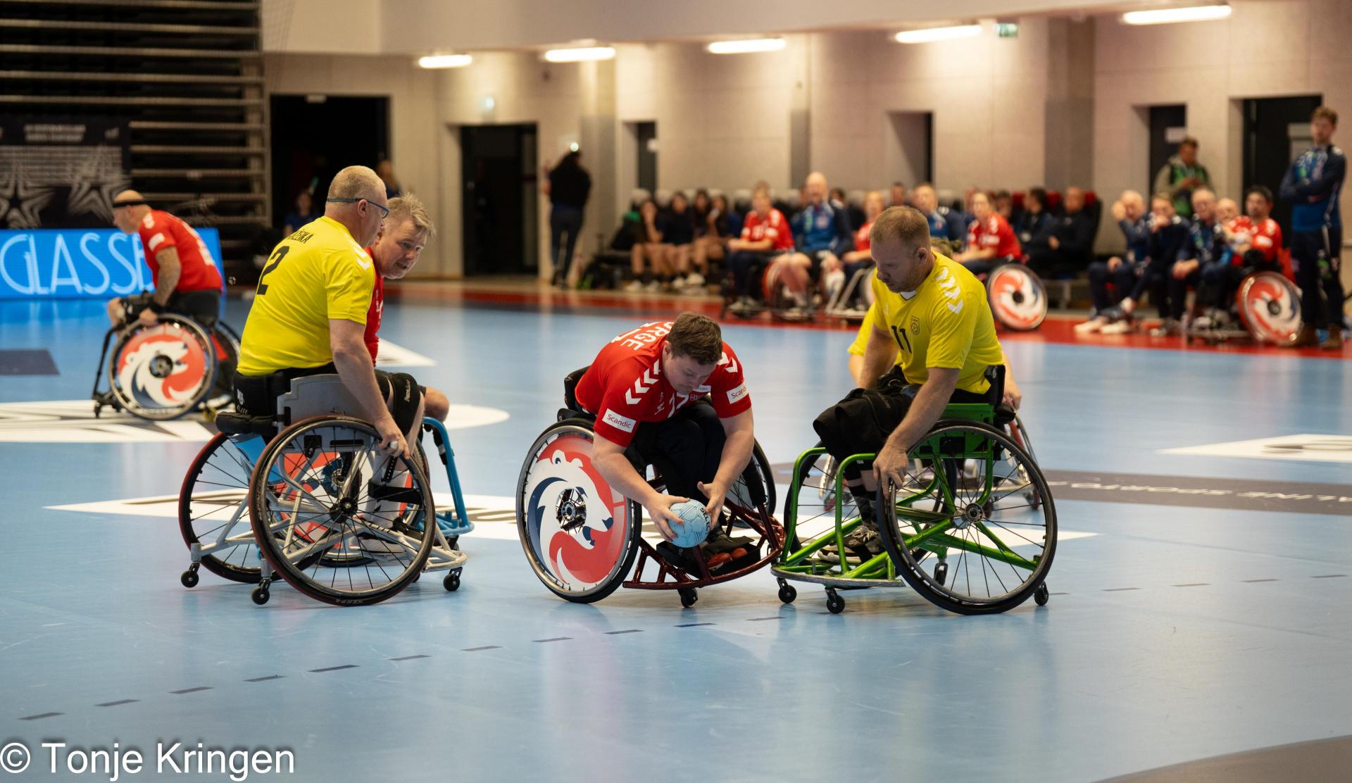 Se albumet fra kampen