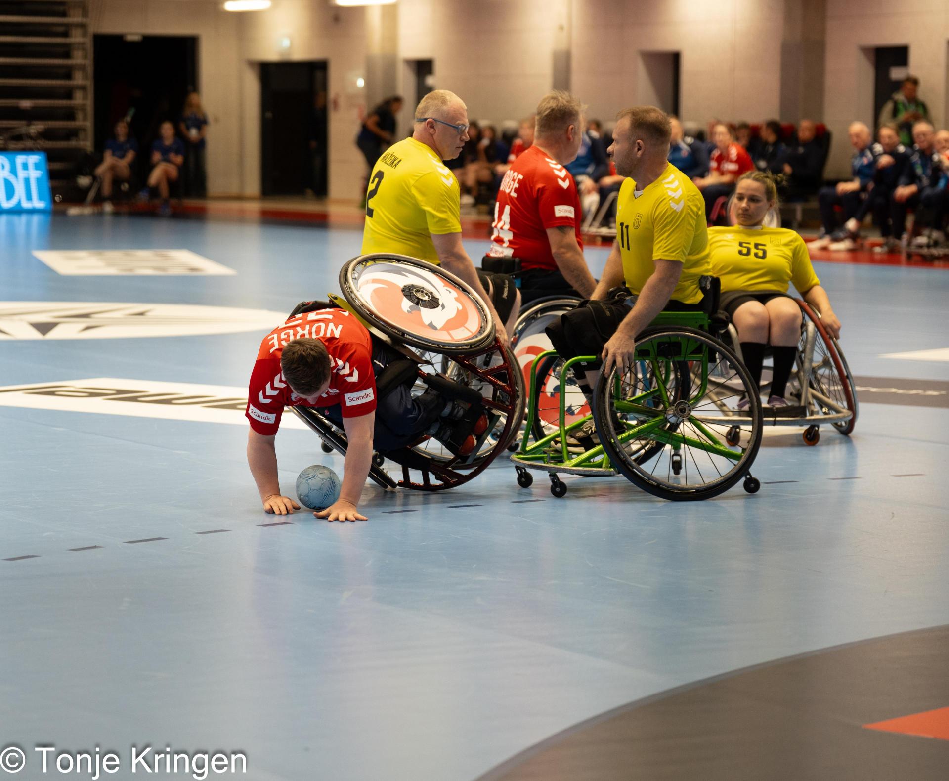 Se albumet fra kampen