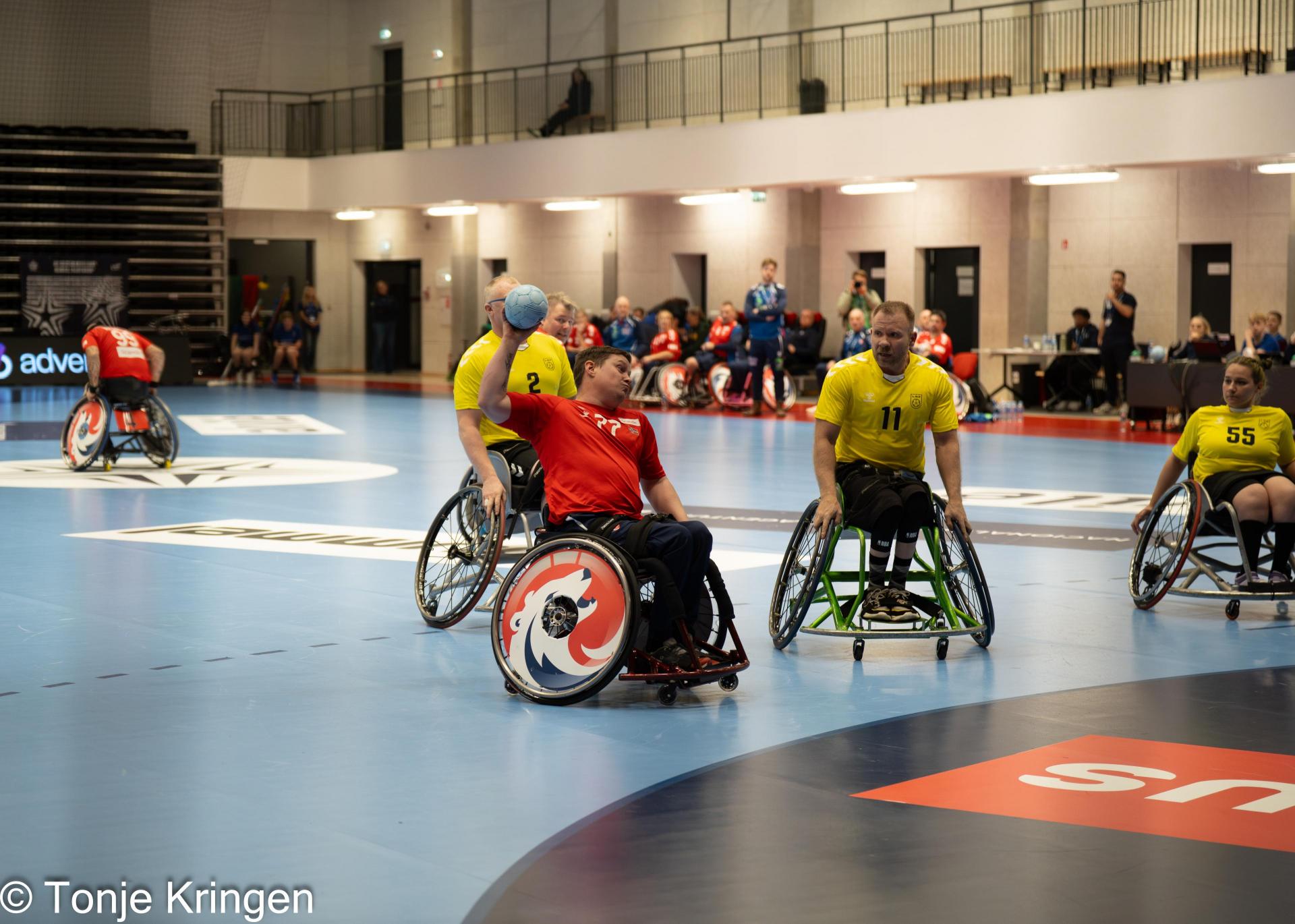 Se albumet fra kampen