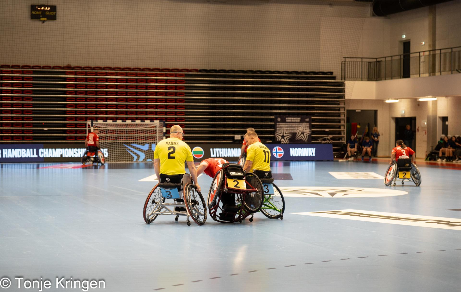 Se albumet fra kampen