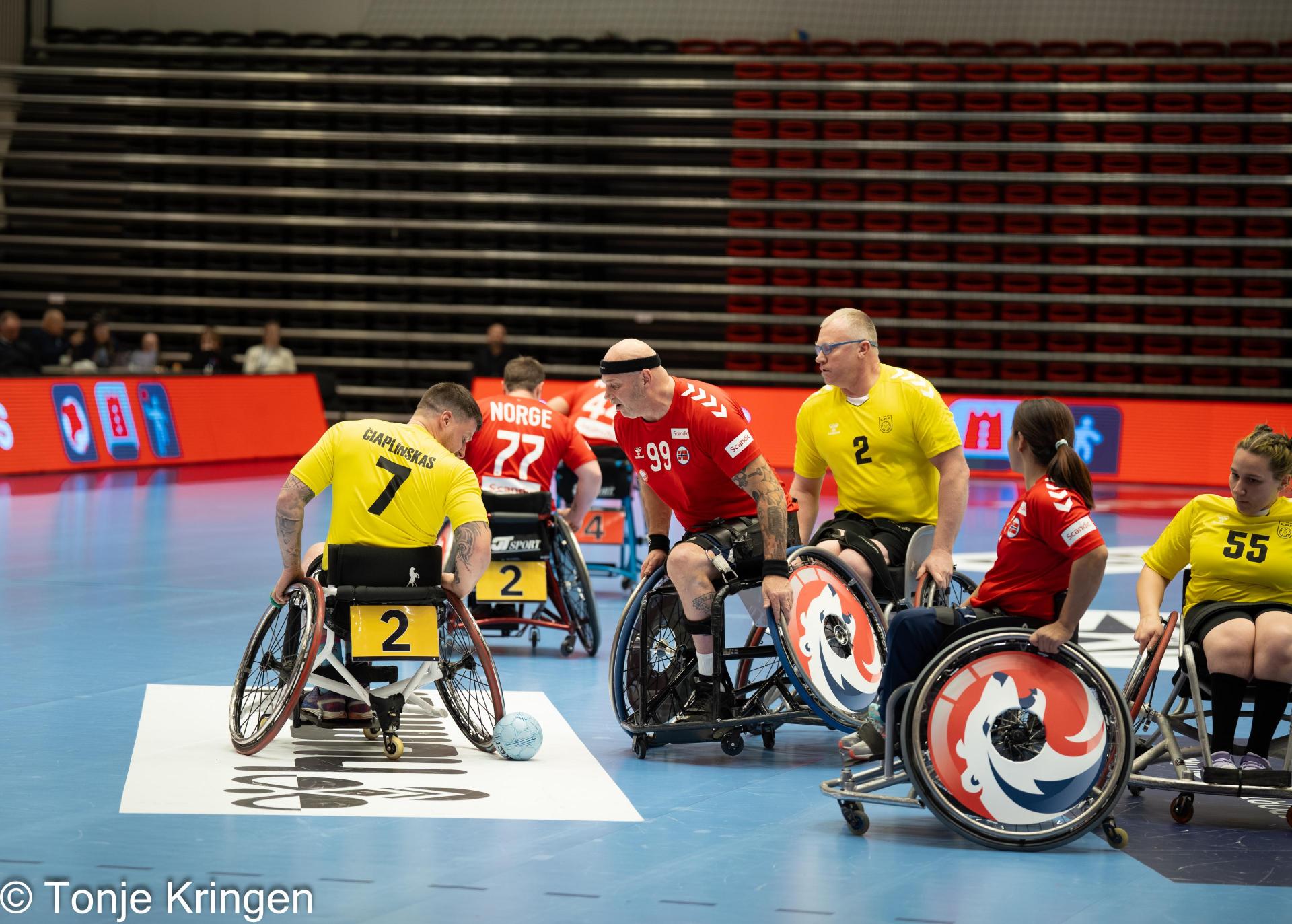 Se albumet fra kampen