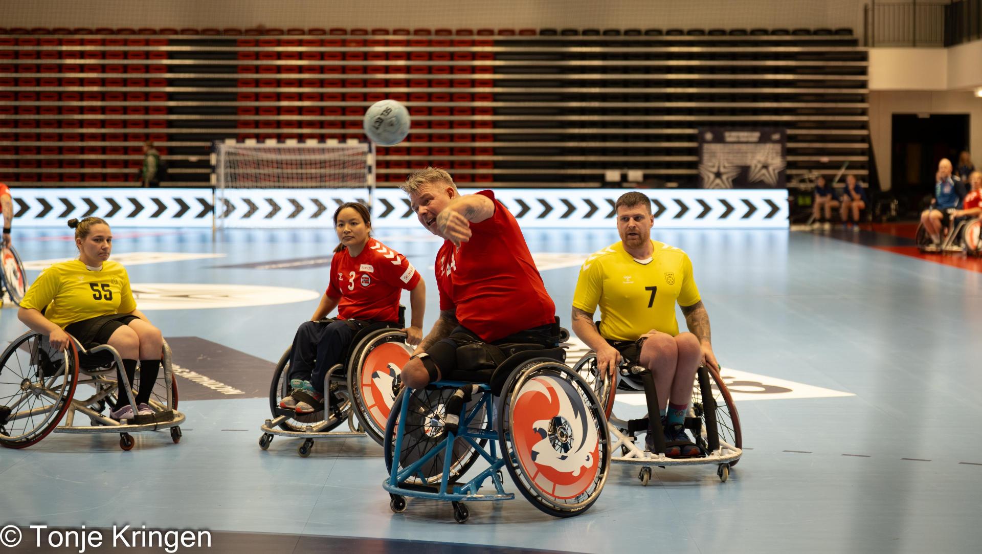 Se albumet fra kampen