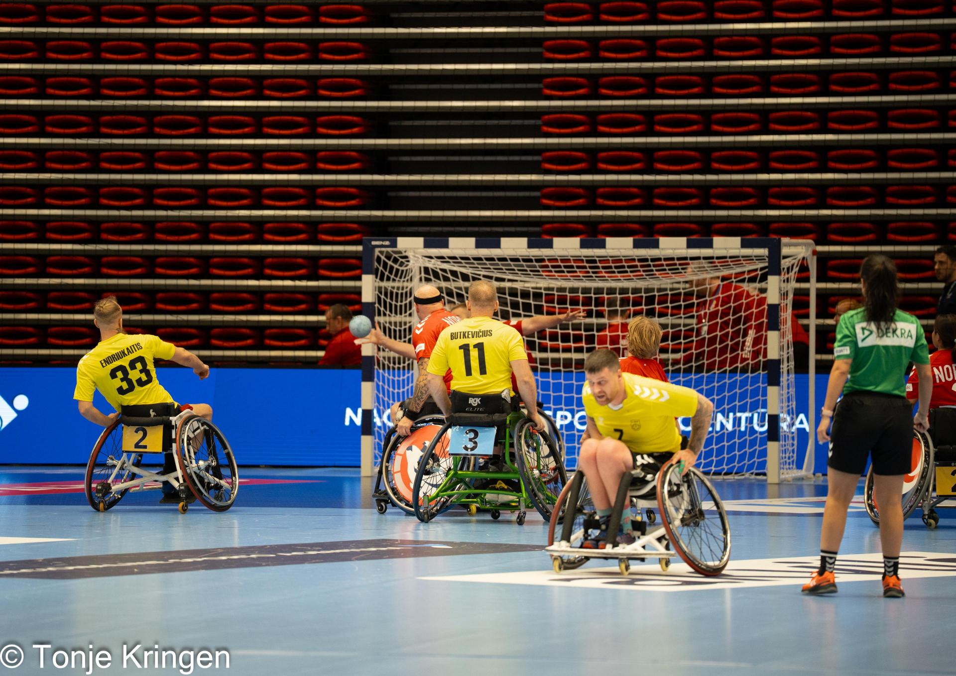 Se albumet fra kampen