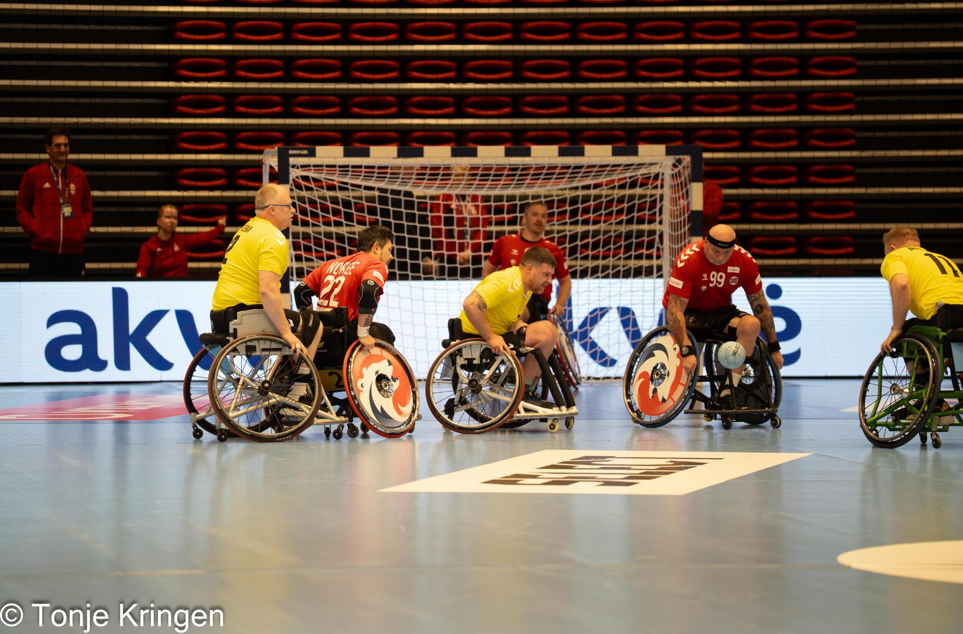 Se albumet fra kampen