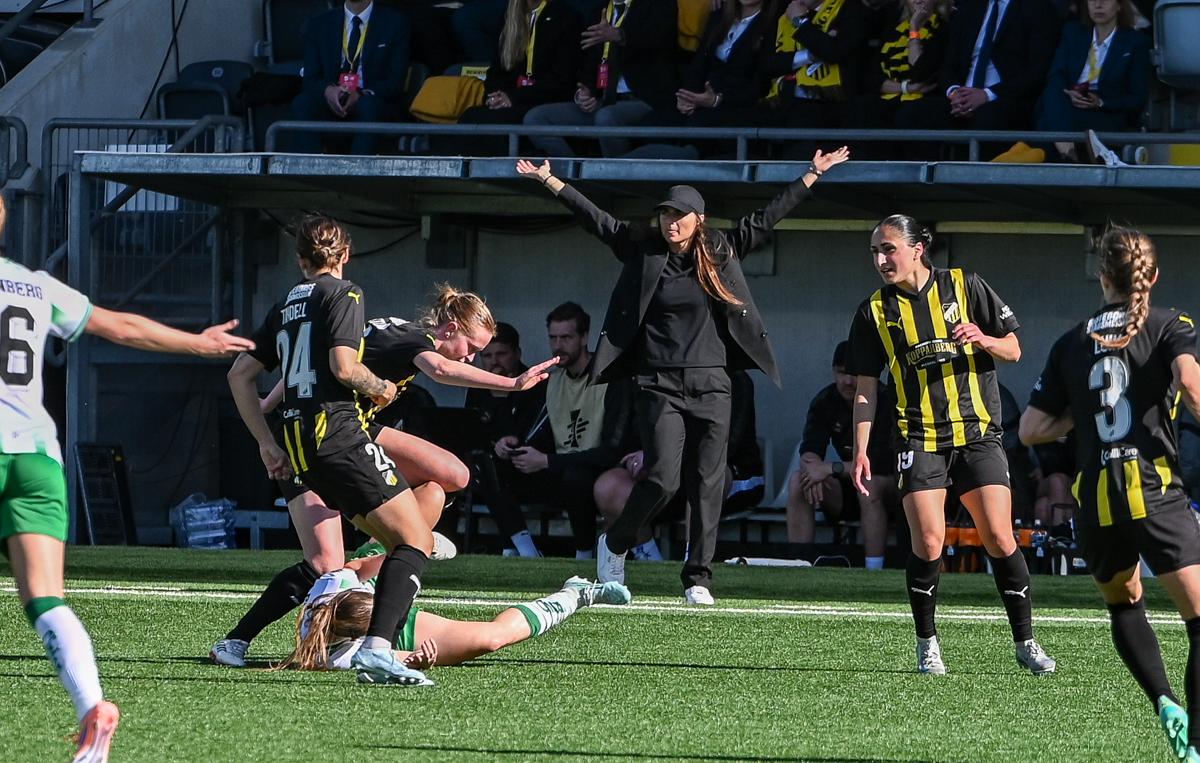 Fra historiens første europacupfinale på damesiden.
