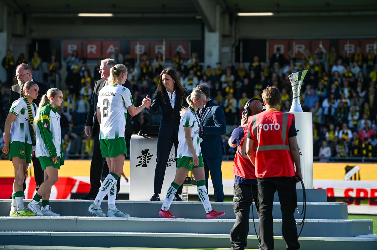 Fra historiens første europacupfinale på damesiden.