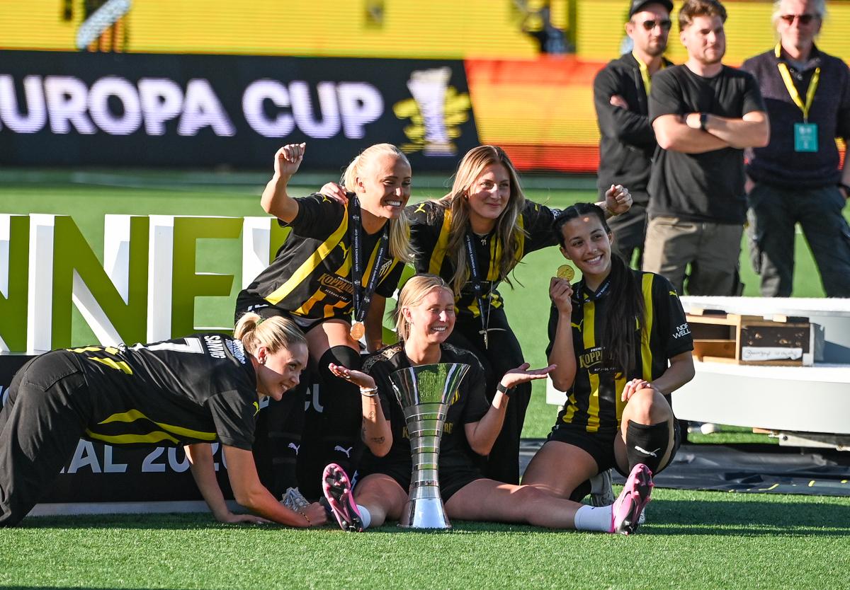 Fra historiens første europacupfinale på damesiden.
